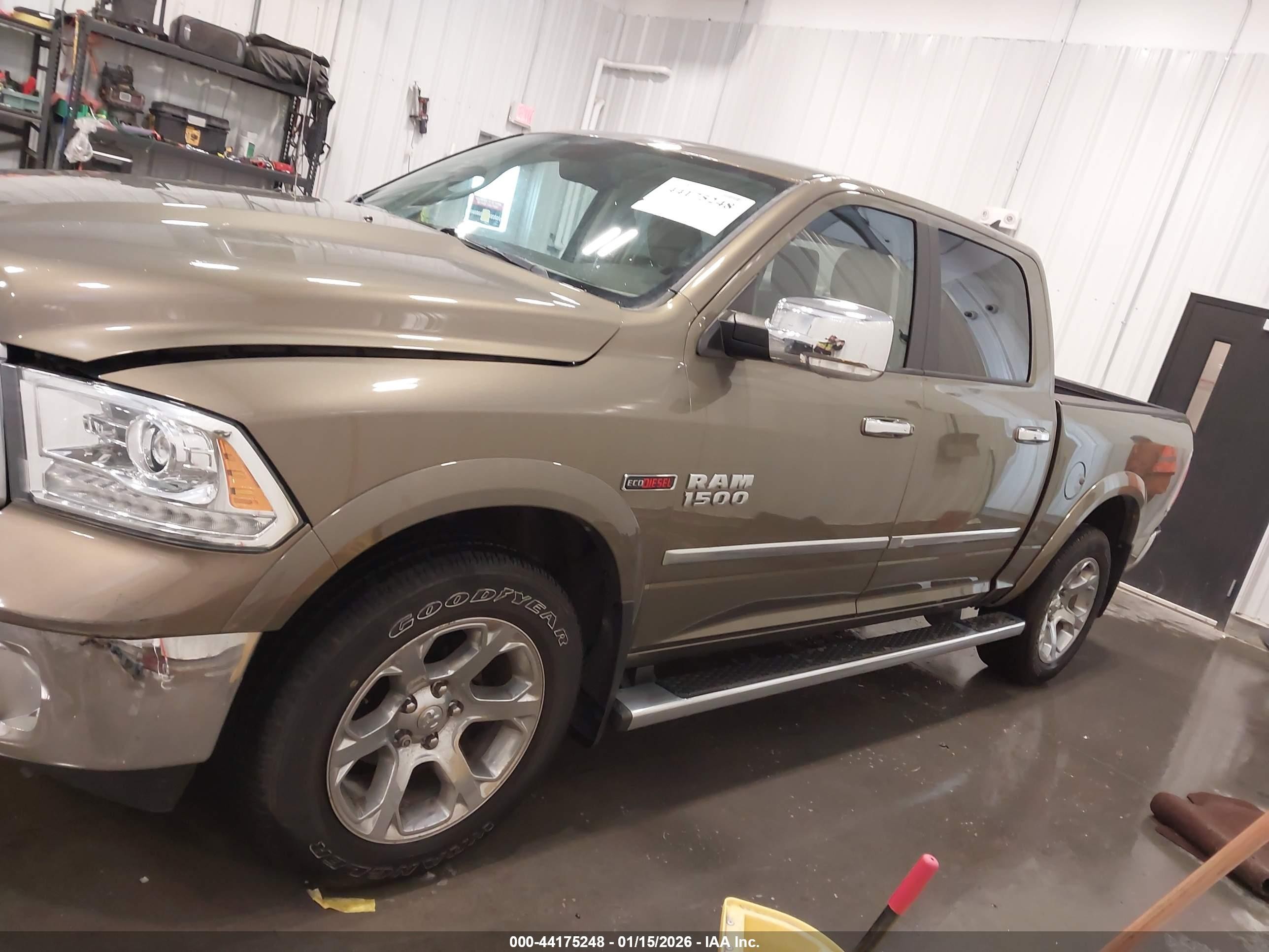 2015 Ram 1500 Laramie Green vin: 1C6RR7NM2FS562911