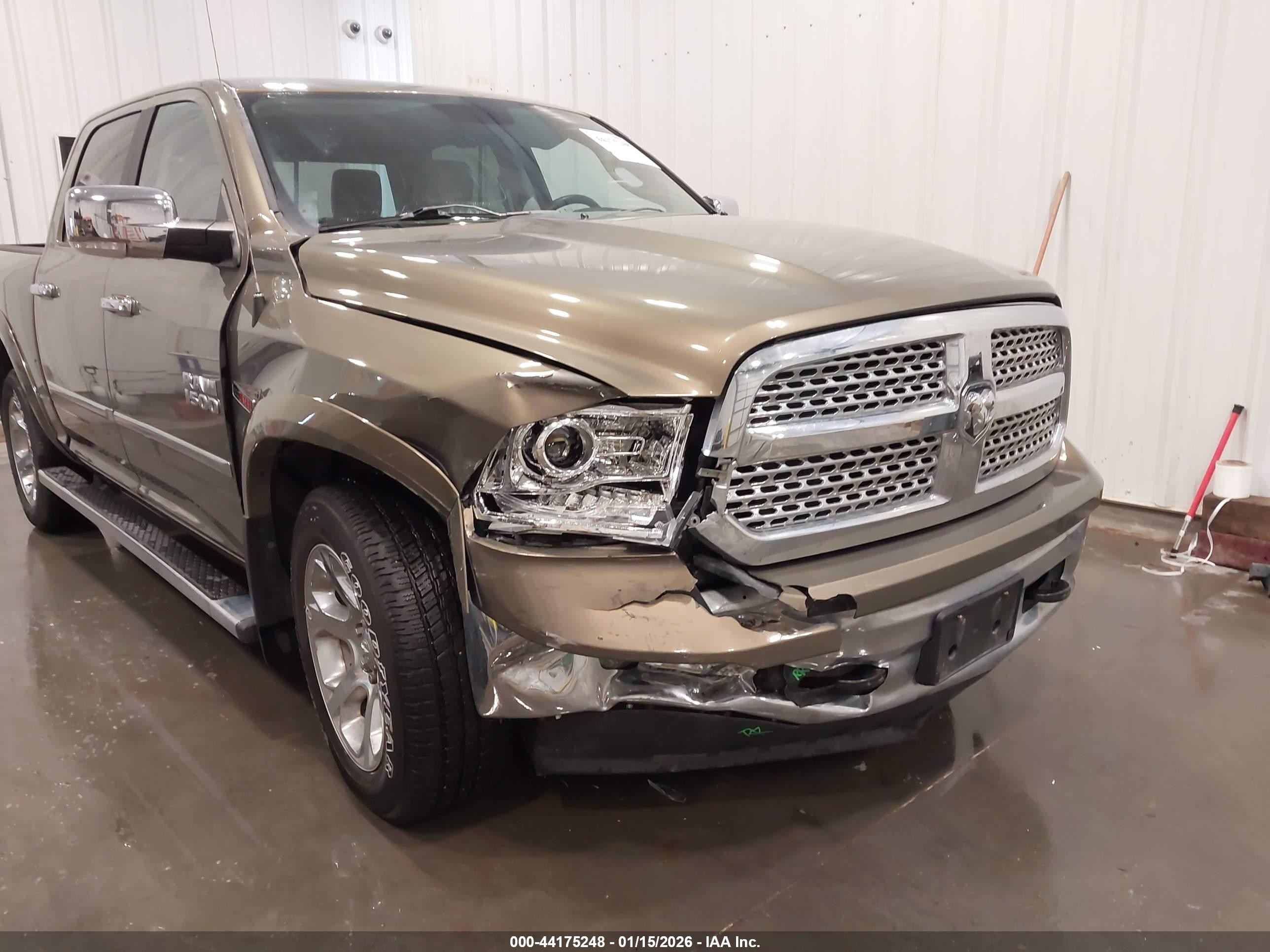 2015 Ram 1500 Laramie Green vin: 1C6RR7NM2FS562911