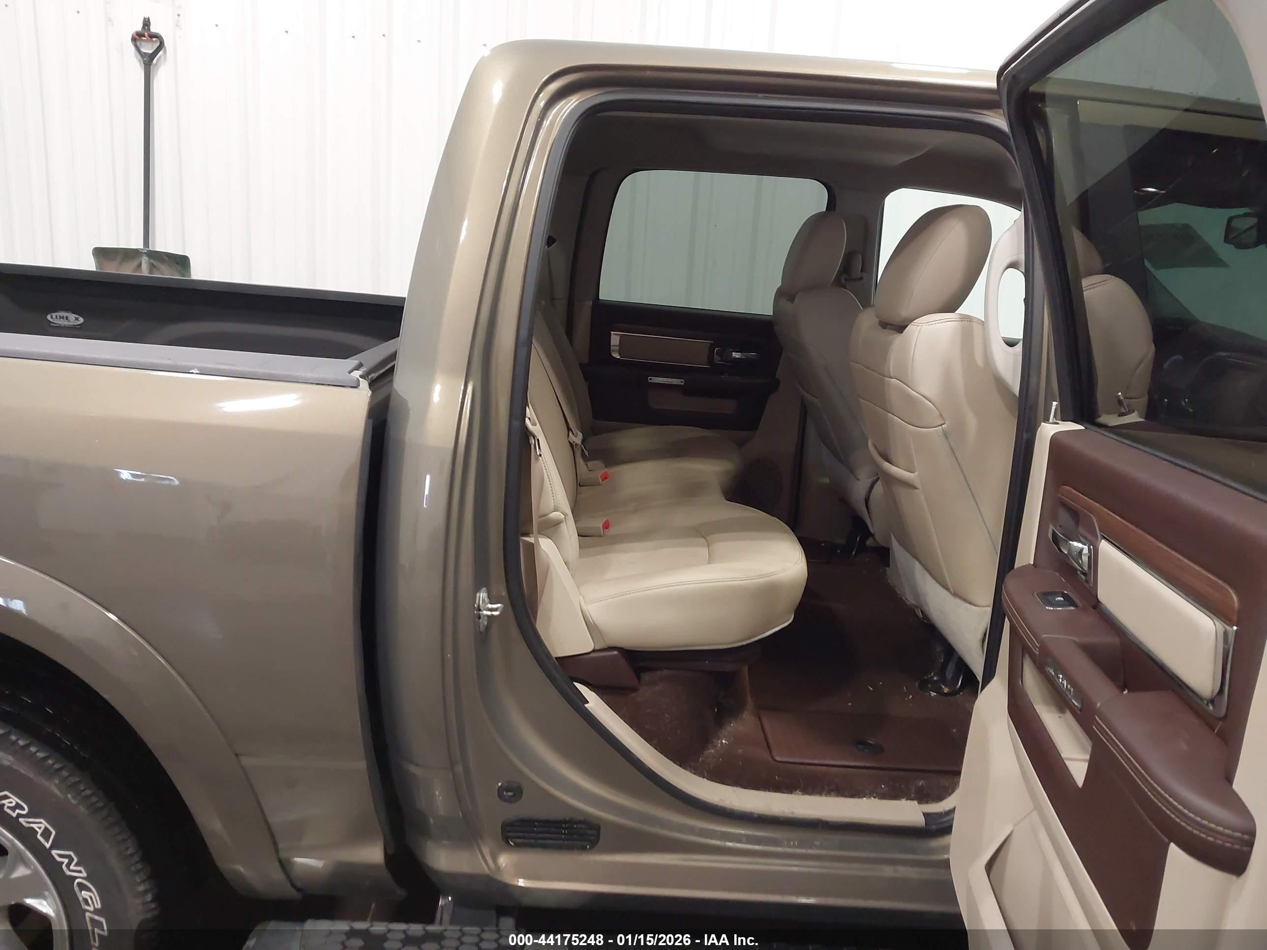 2015 Ram 1500 Laramie Green vin: 1C6RR7NM2FS562911