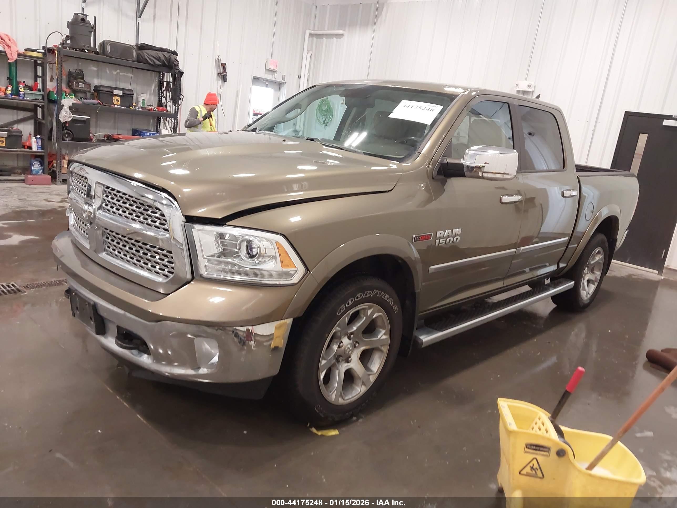 2015 Ram 1500 Laramie Green vin: 1C6RR7NM2FS562911