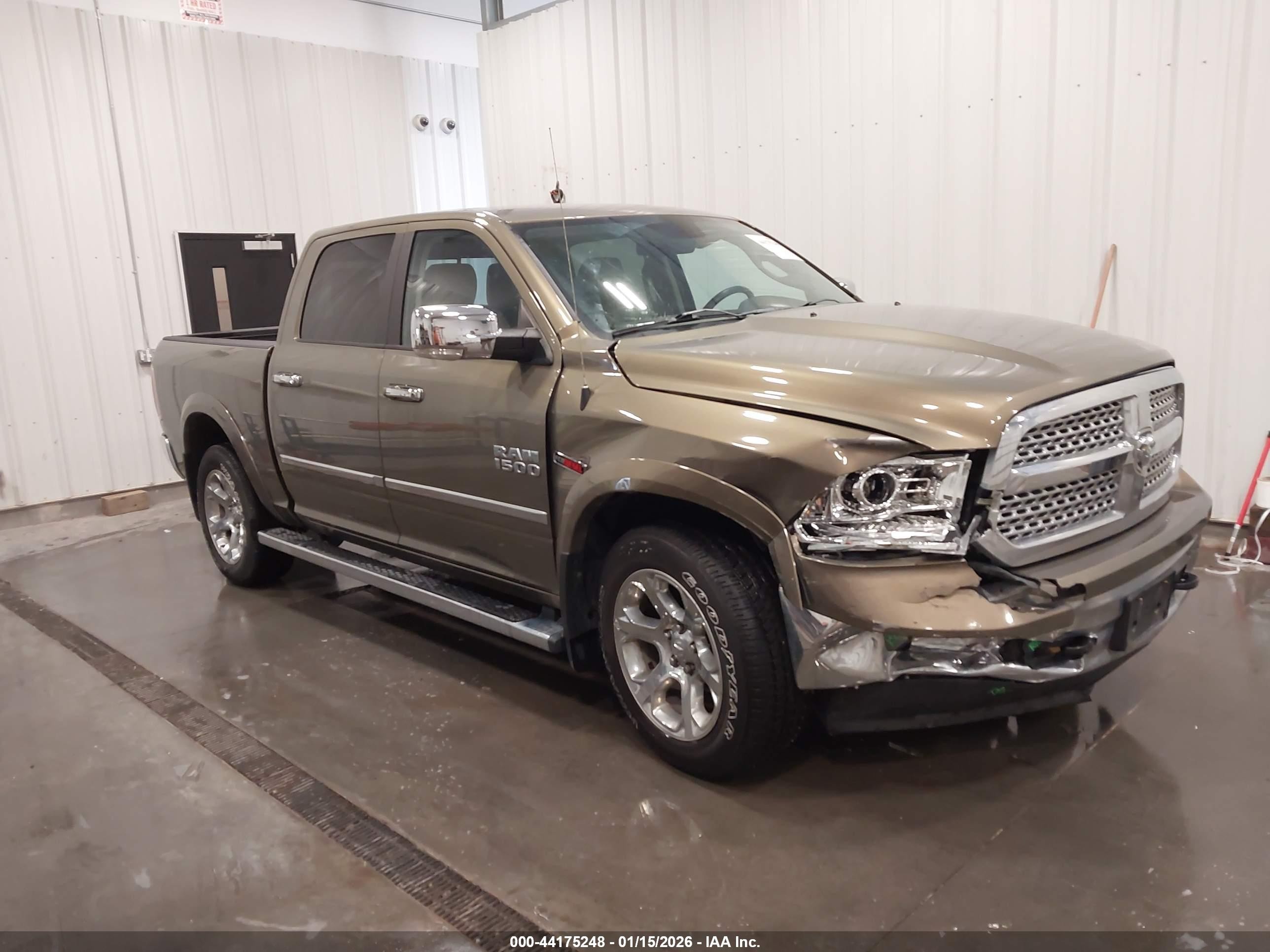 2015 Ram 1500 Laramie Зеленый vin: 1C6RR7NM2FS562911