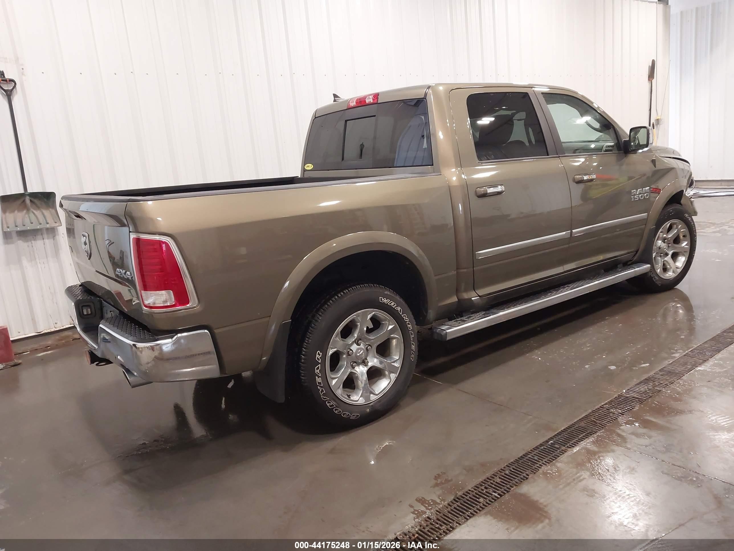 2015 Ram 1500 Laramie Green vin: 1C6RR7NM2FS562911