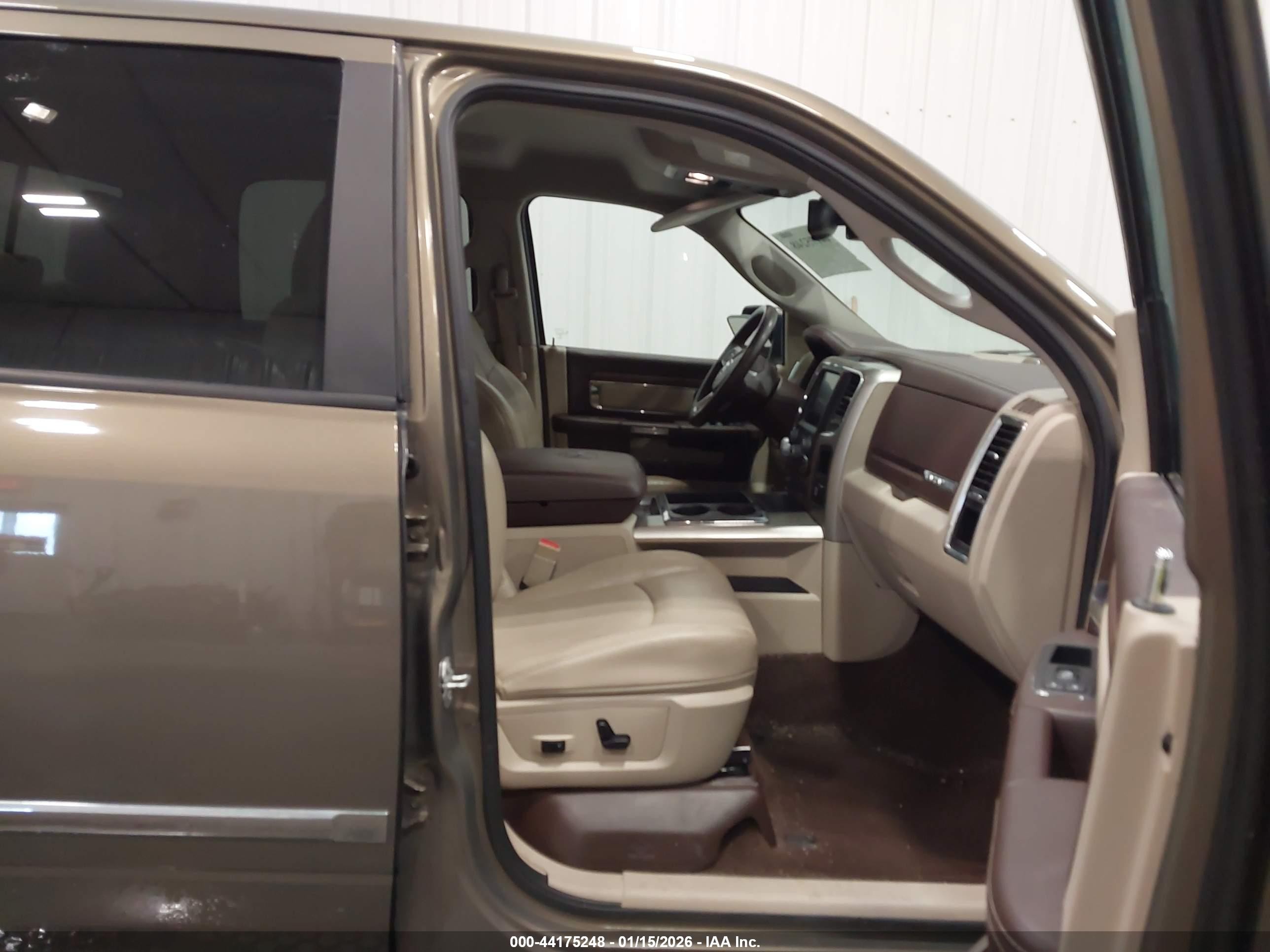 2015 Ram 1500 Laramie Green vin: 1C6RR7NM2FS562911