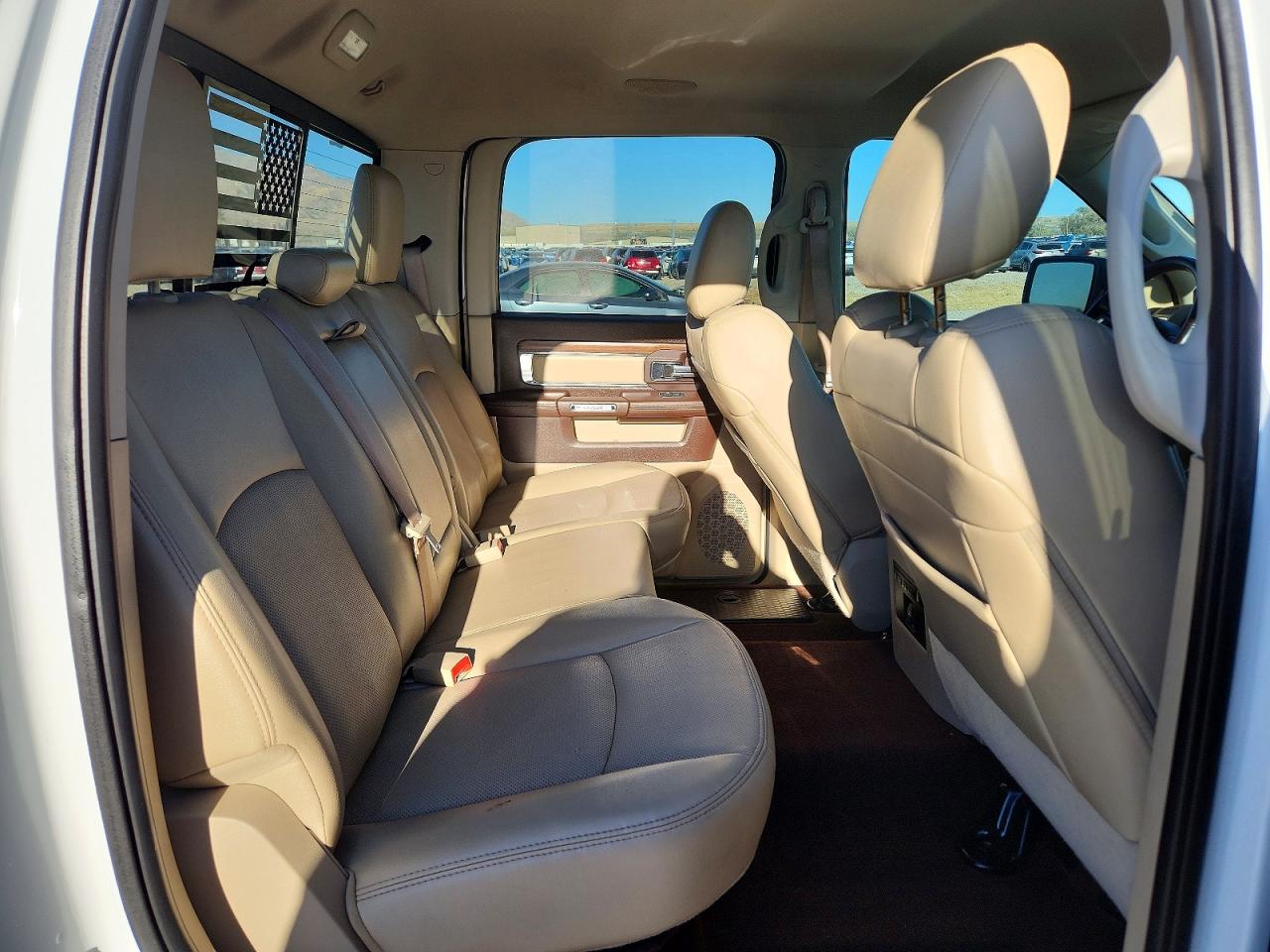 2014 Ram 1500 Laramie White vin: 1C6RR7NM4ES428349