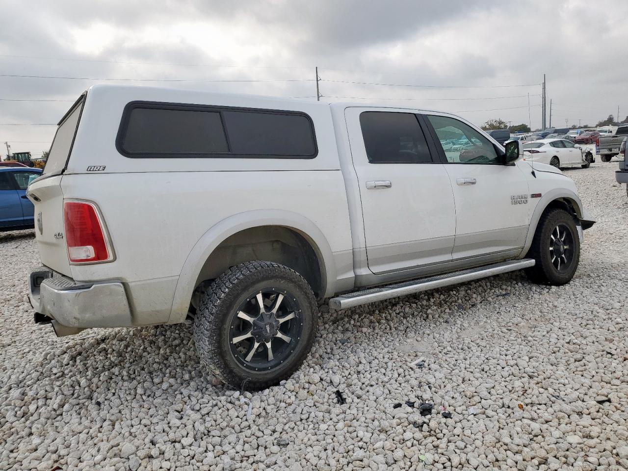 2015 Ram 1500 Laramie White vin: 1C6RR7NM5FS678989