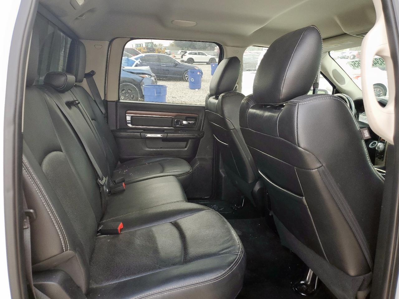 2015 Ram 1500 Laramie White vin: 1C6RR7NM5FS678989
