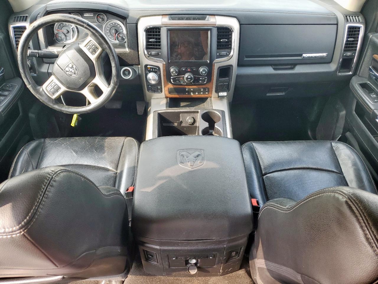 2015 Ram 1500 Laramie White vin: 1C6RR7NM5FS678989