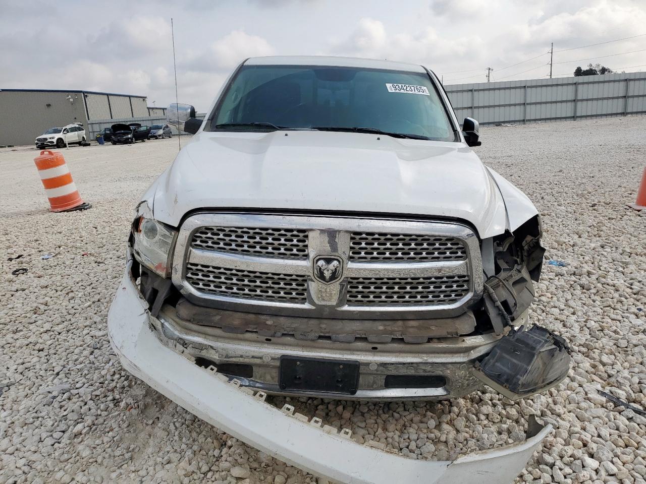 2015 Ram 1500 Laramie White vin: 1C6RR7NM5FS678989