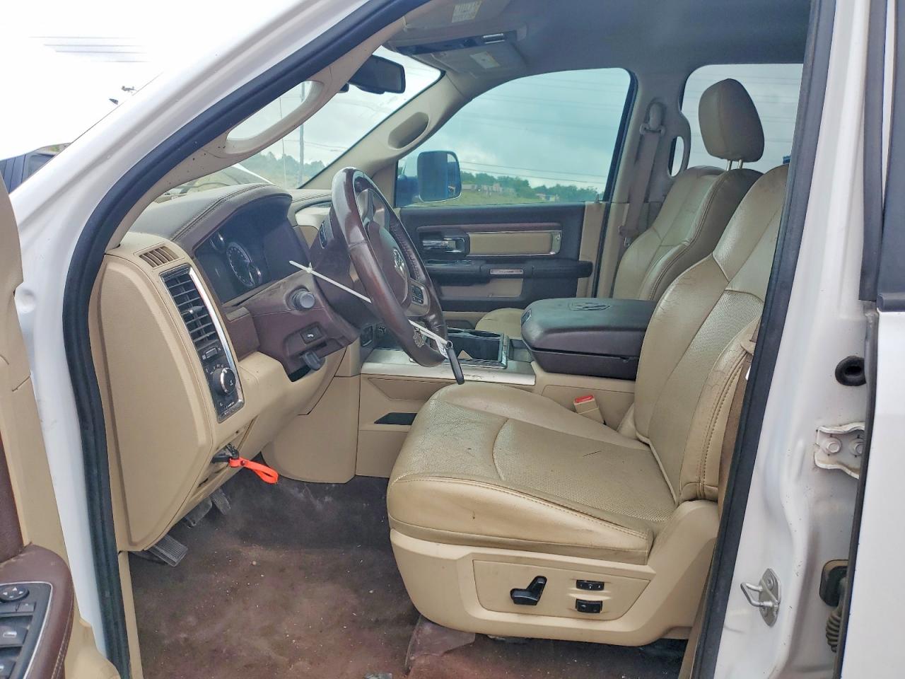 2015 Ram 1500 Laramie White vin: 1C6RR7NM6FS707383