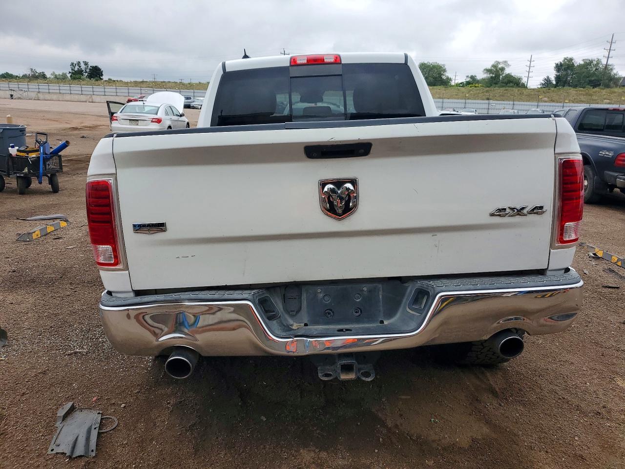 2015 Ram 1500 Laramie White vin: 1C6RR7NM6FS707383