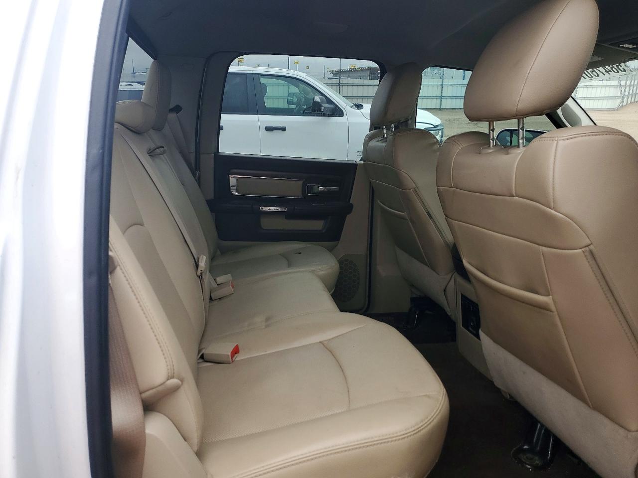 2015 Ram 1500 Laramie White vin: 1C6RR7NM6FS707383