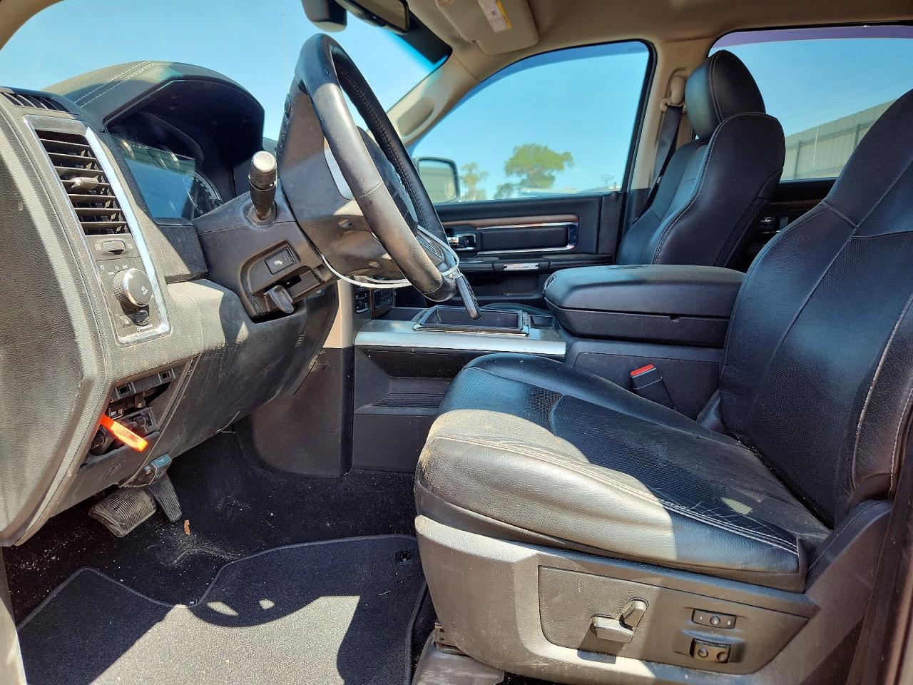 2015 Ram 1500 Laramie White vin: 1C6RR7NM7FS534666
