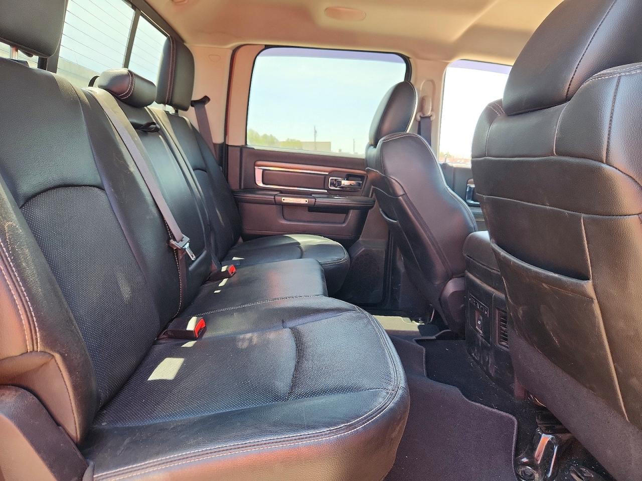 2015 Ram 1500 Laramie White vin: 1C6RR7NM7FS534666