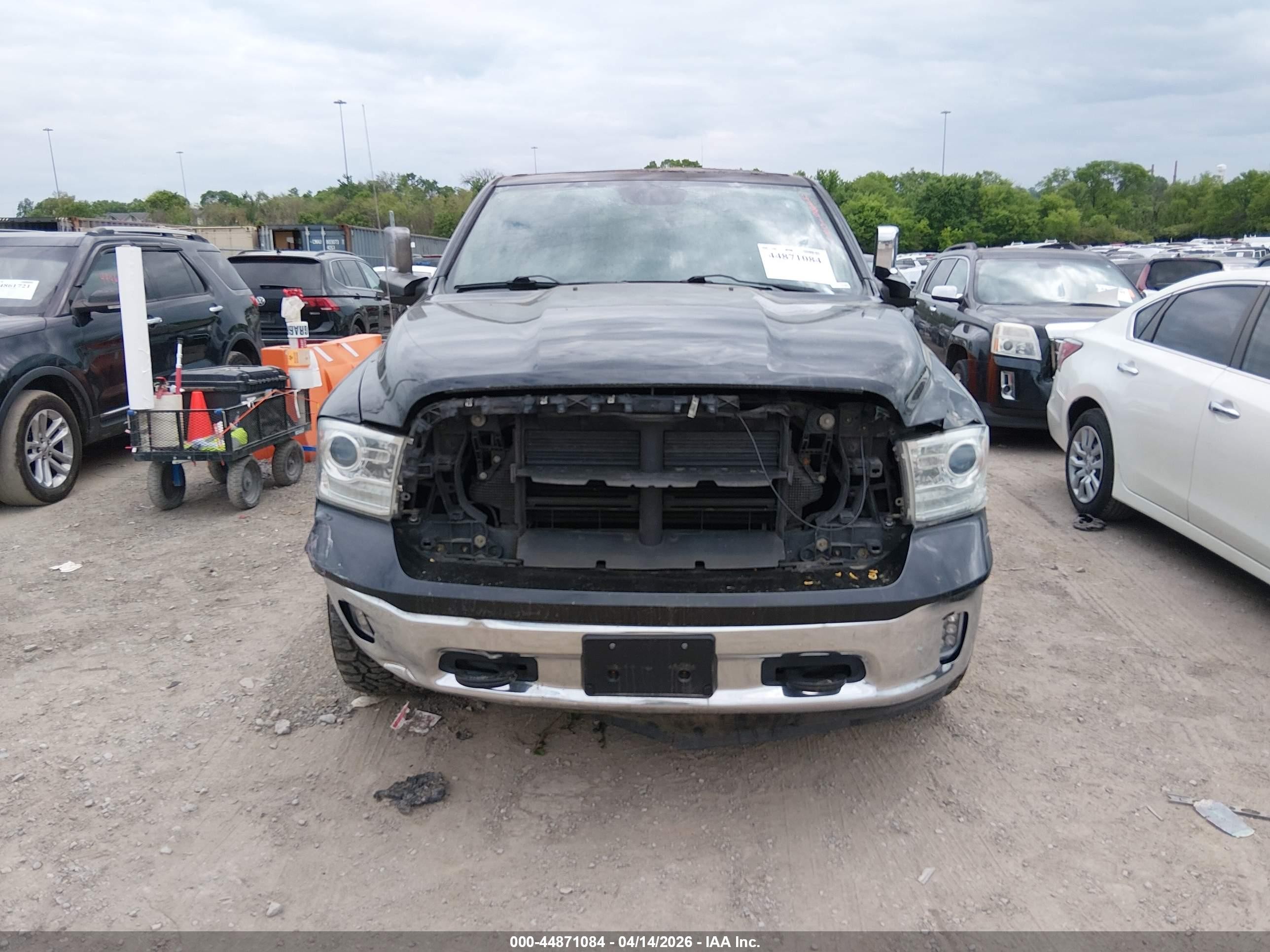 2015 Ram 1500 Laramie Beige vin: 1C6RR7NM8FS743205