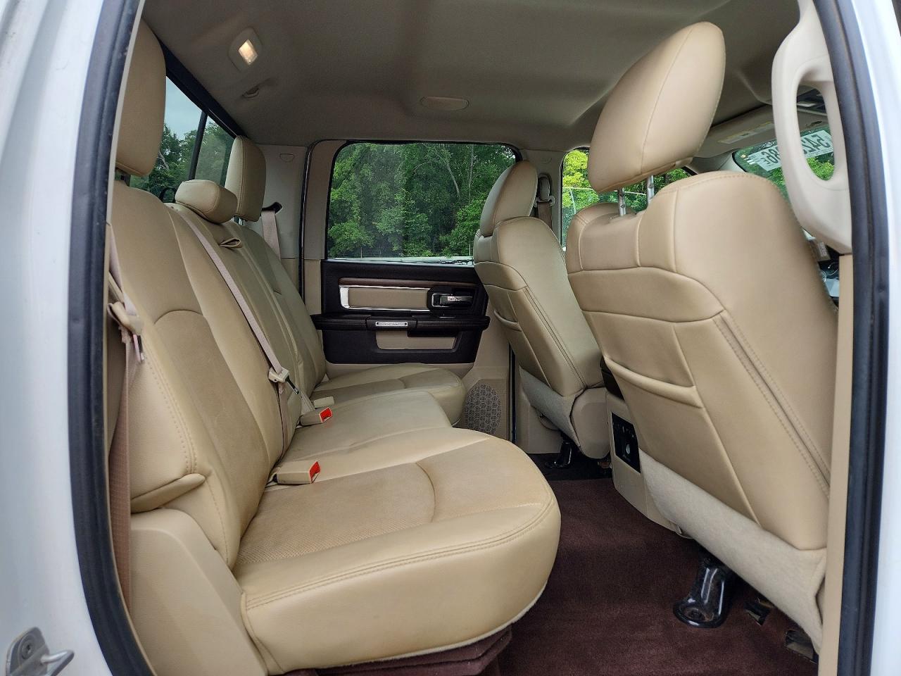 2014 Ram 1500 Laramie White vin: 1C6RR7NMXES346495