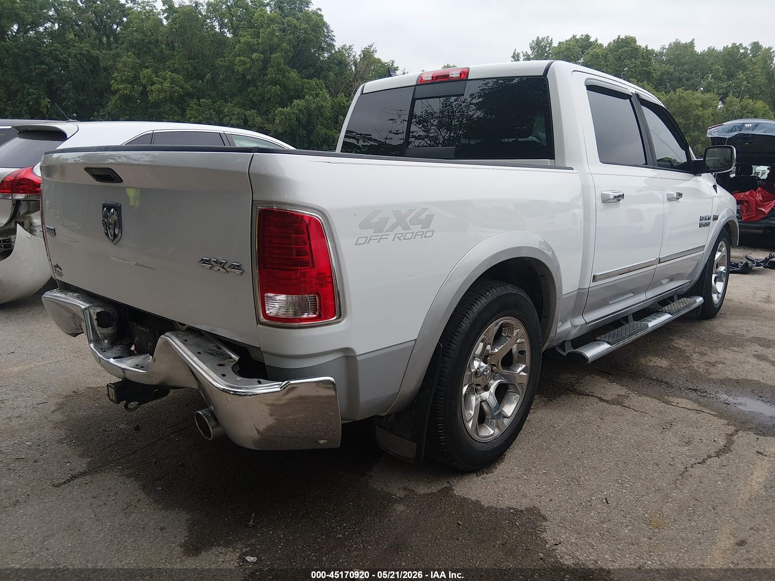 2015 Ram 1500 Laramie White vin: 1C6RR7NT0FS586051