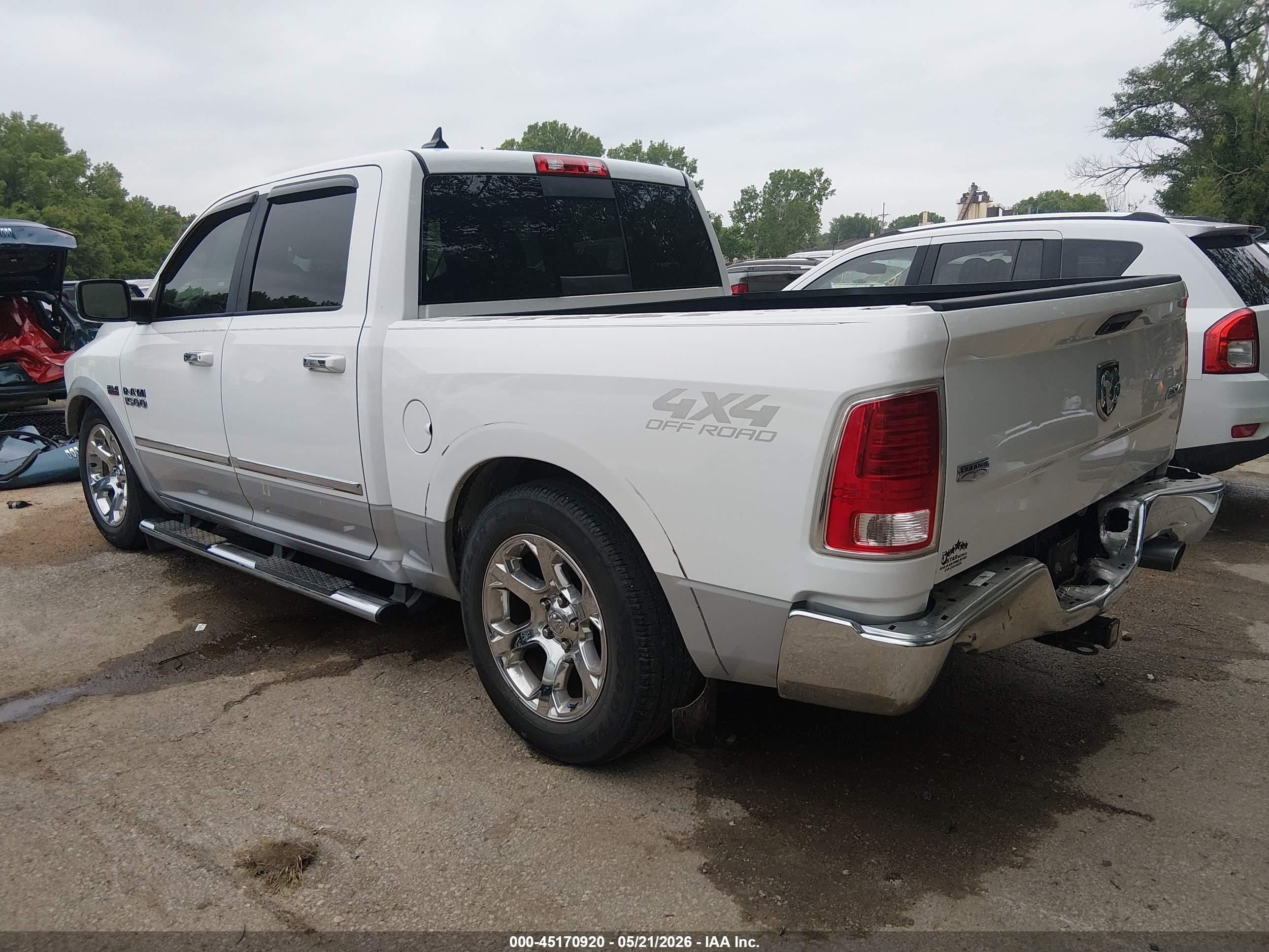 2015 Ram 1500 Laramie White vin: 1C6RR7NT0FS586051