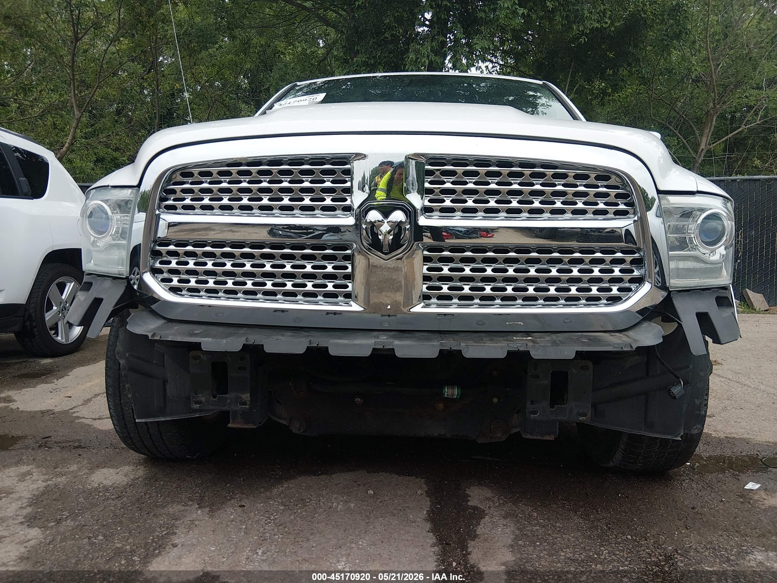 2015 Ram 1500 Laramie White vin: 1C6RR7NT0FS586051
