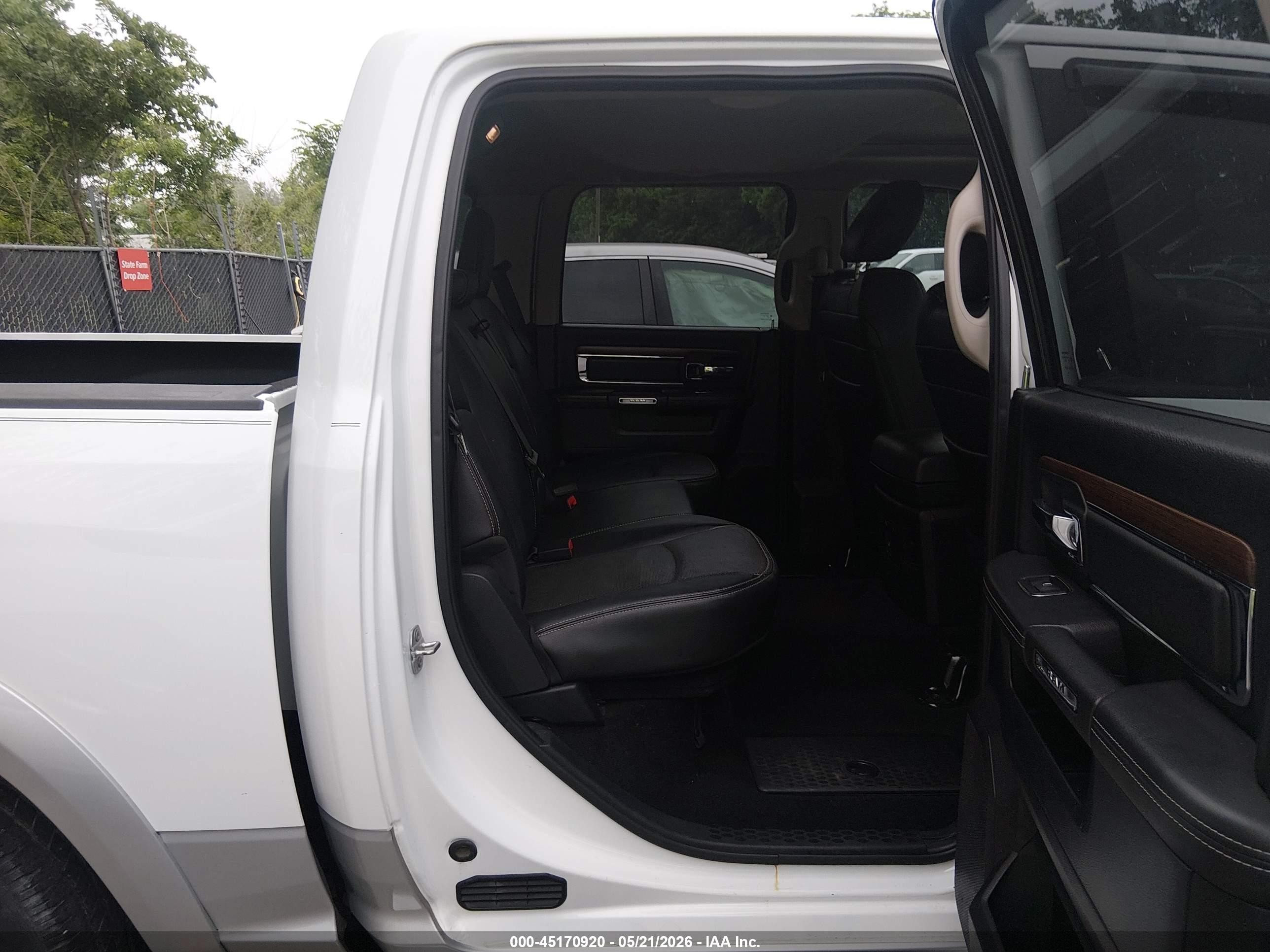 2015 Ram 1500 Laramie White vin: 1C6RR7NT0FS586051