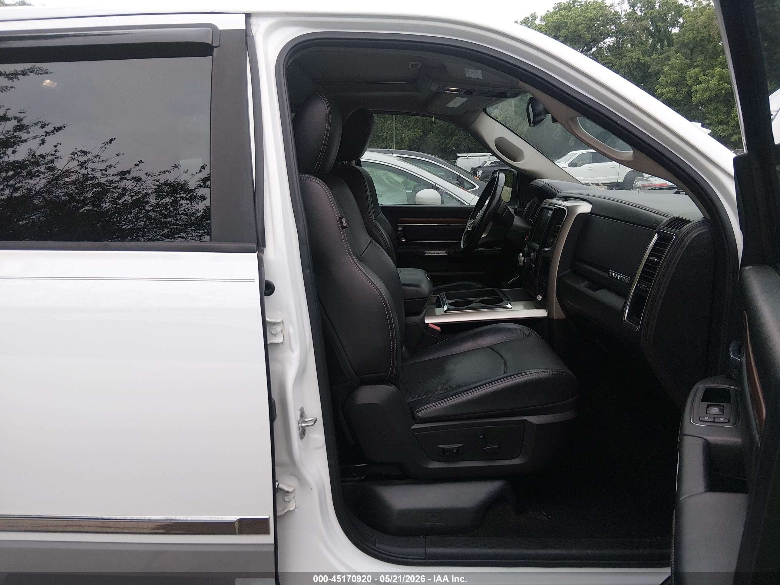 2015 Ram 1500 Laramie White vin: 1C6RR7NT0FS586051