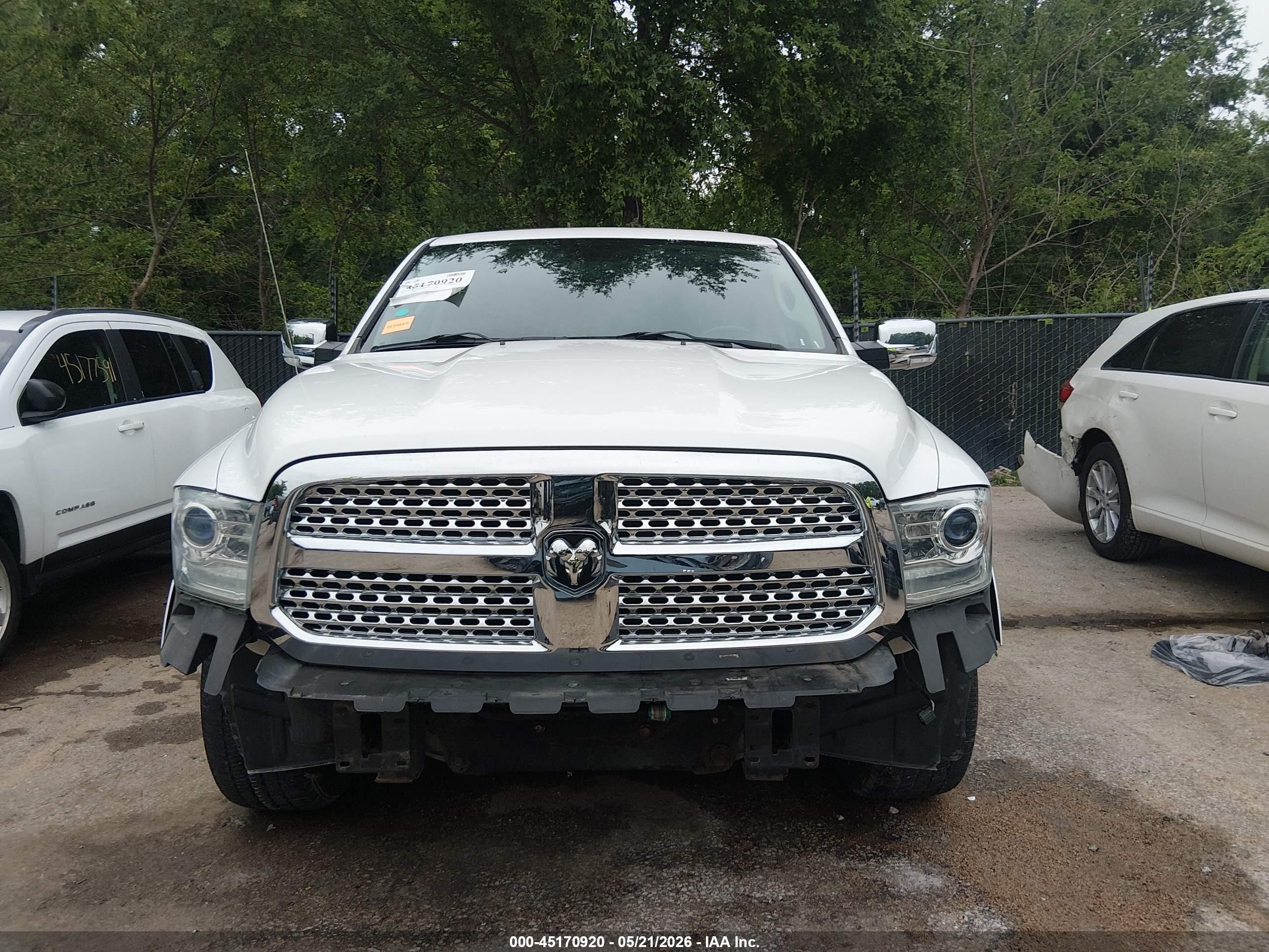 2015 Ram 1500 Laramie White vin: 1C6RR7NT0FS586051