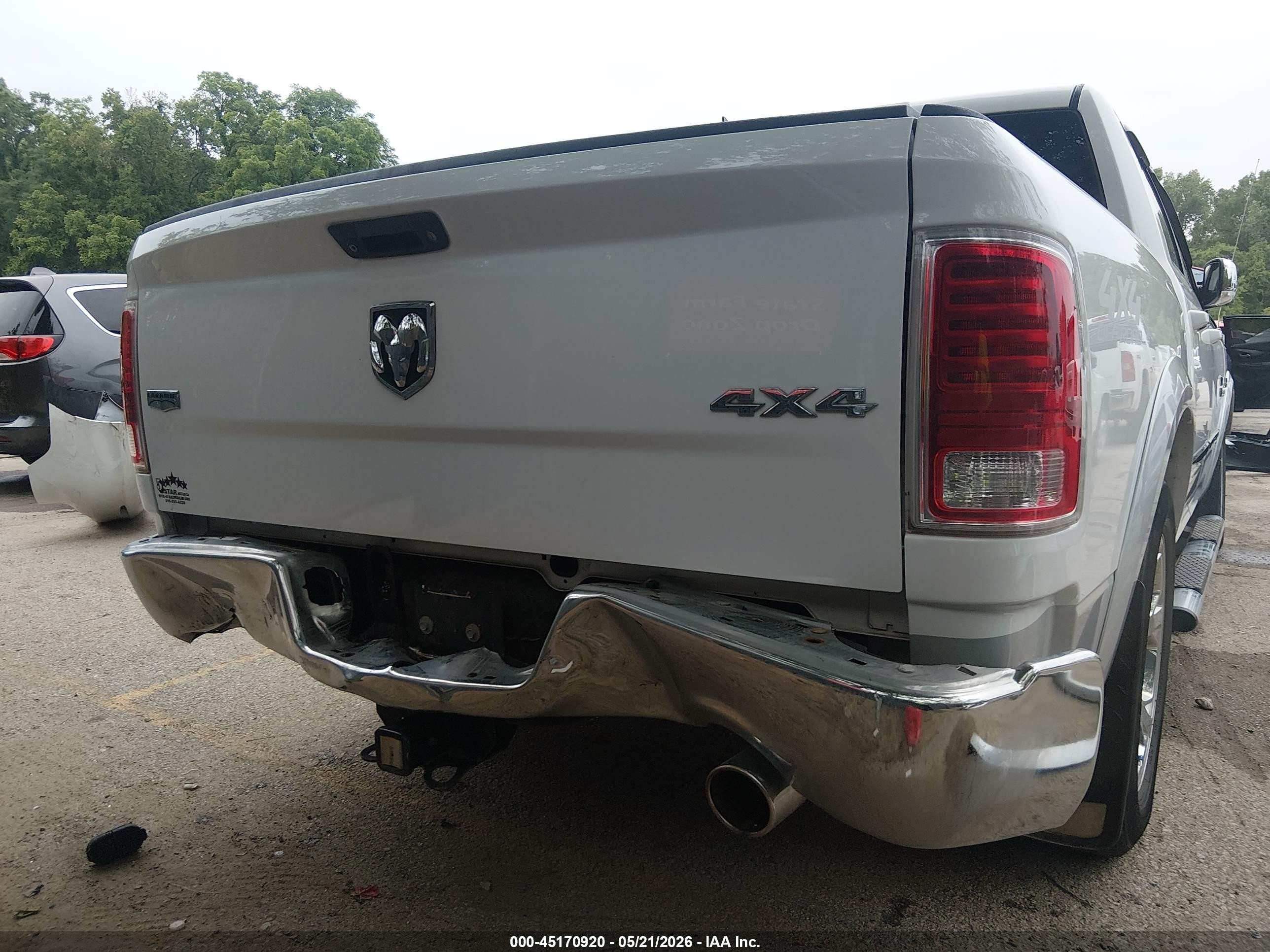 2015 Ram 1500 Laramie White vin: 1C6RR7NT0FS586051