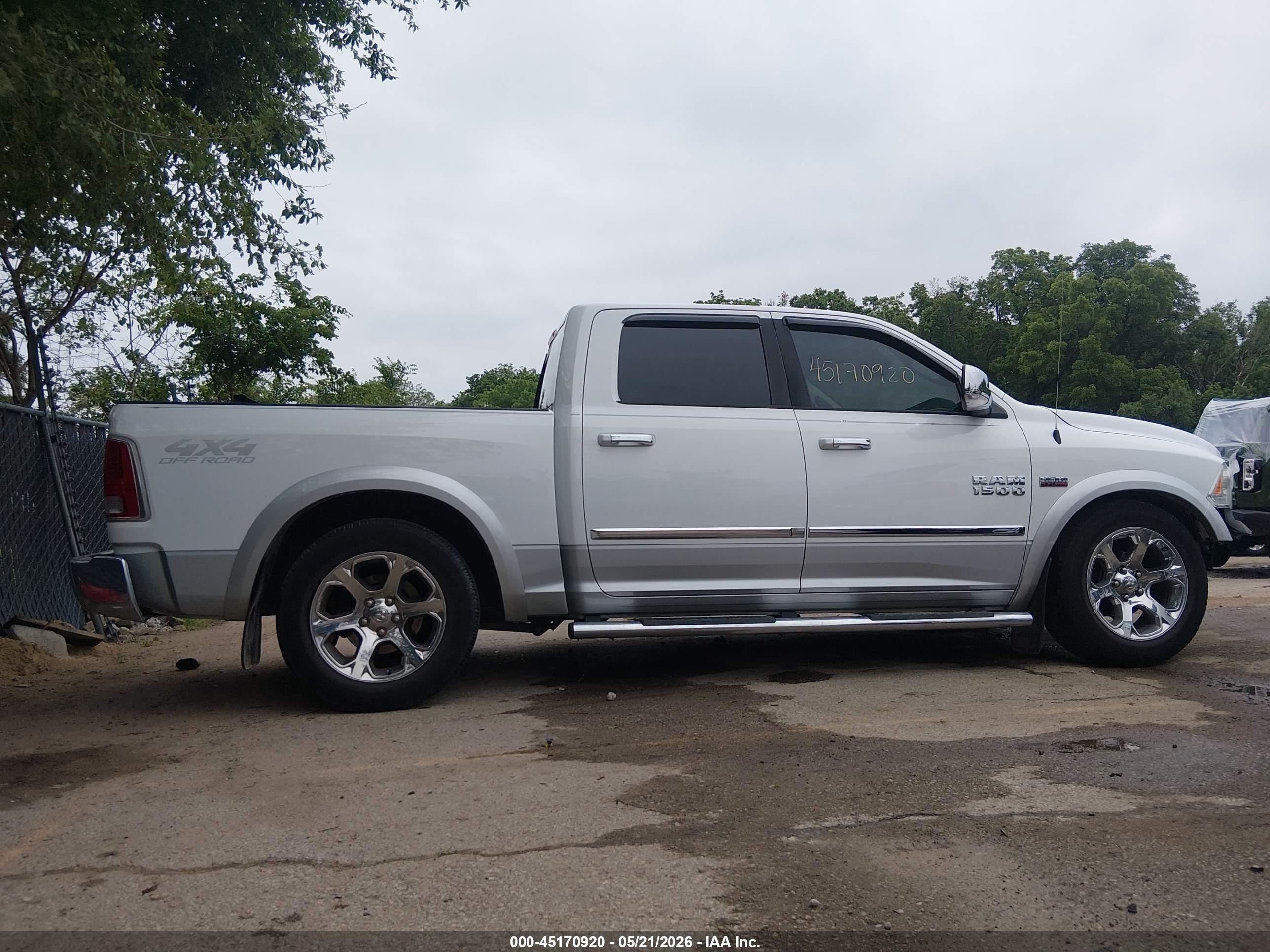 2015 Ram 1500 Laramie White vin: 1C6RR7NT0FS586051