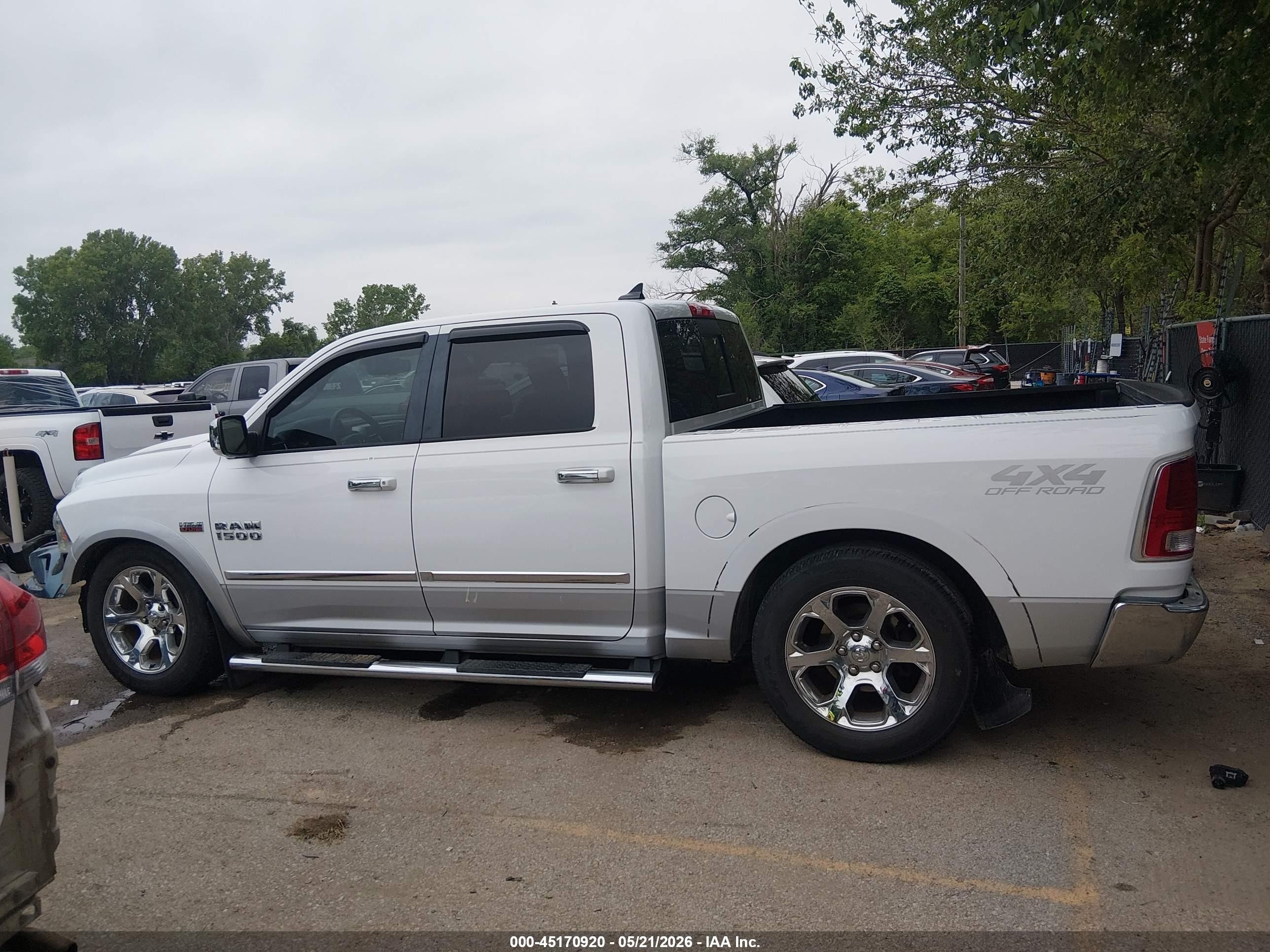 2015 Ram 1500 Laramie White vin: 1C6RR7NT0FS586051