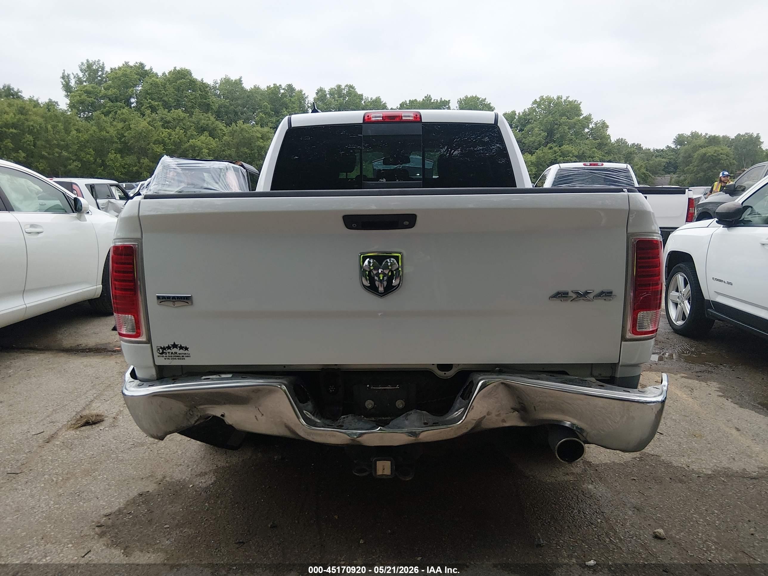 2015 Ram 1500 Laramie White vin: 1C6RR7NT0FS586051