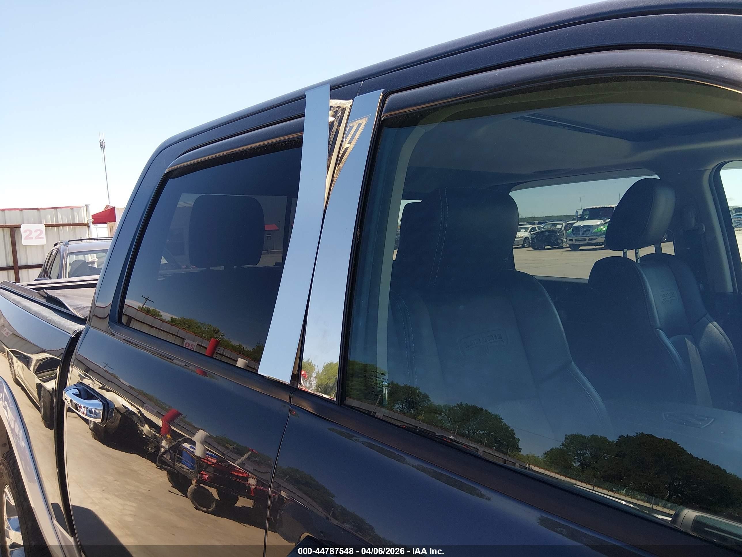 2018 Ram 1500 Laramie  4x4 5'7 Box Gray vin: 1C6RR7NT0JS162474