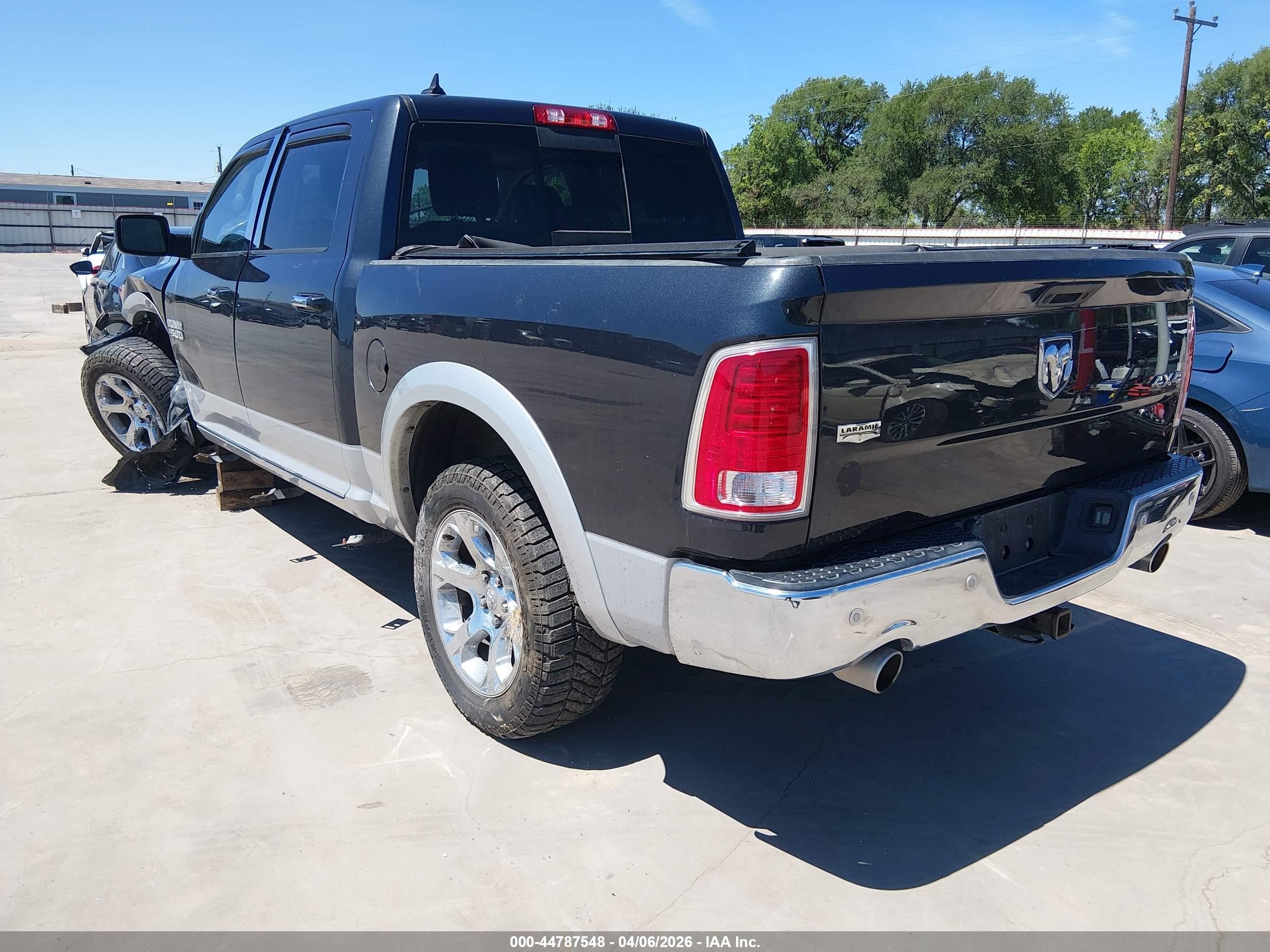 2018 Ram 1500 Laramie  4x4 5'7 Box Gray vin: 1C6RR7NT0JS162474