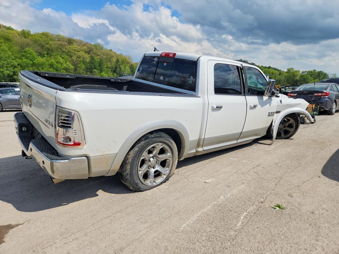 2013 Ram 1500 Laramie White vin: 1C6RR7NT1DS517236