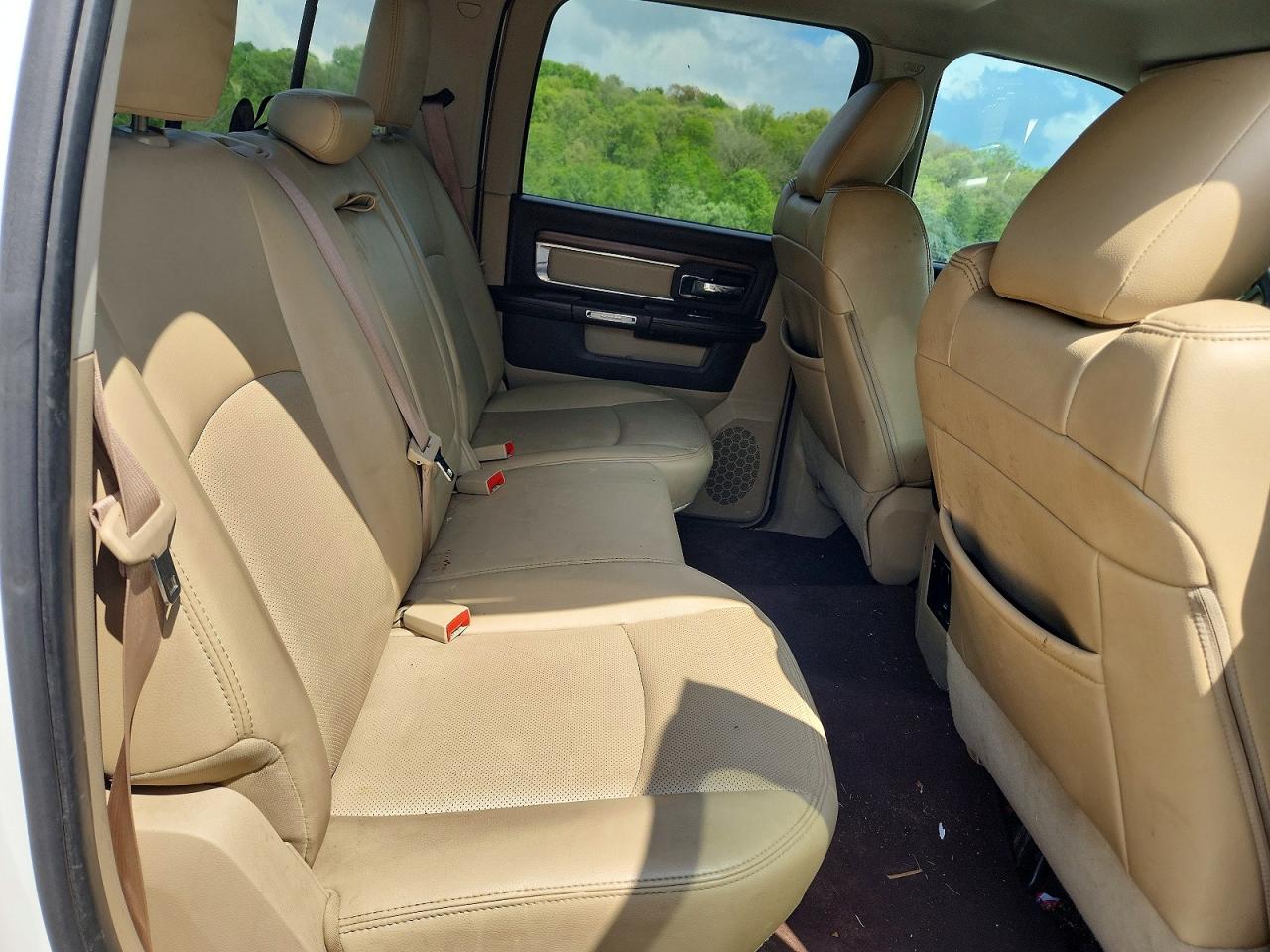 2013 Ram 1500 Laramie White vin: 1C6RR7NT1DS517236