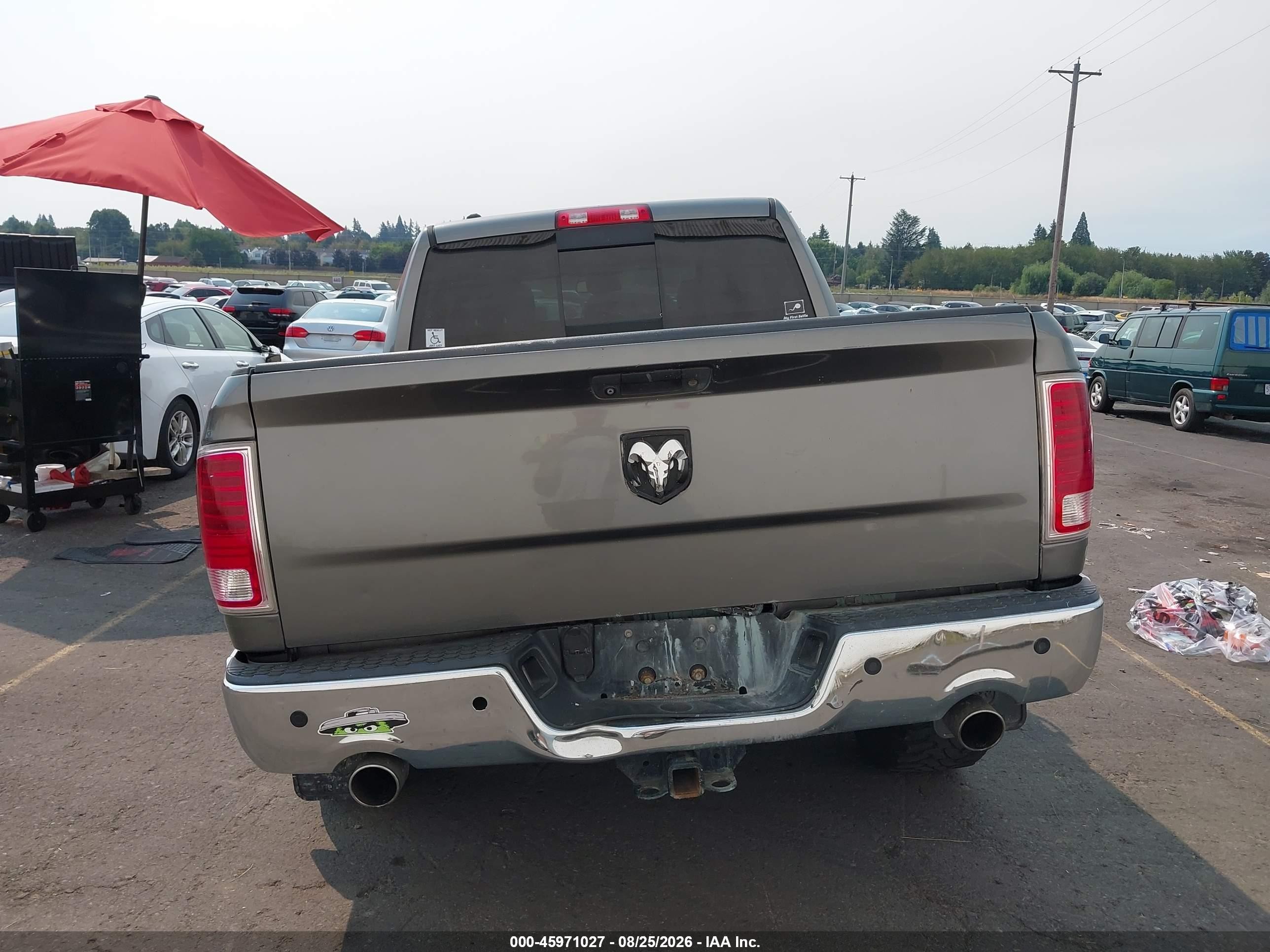 2013 Ram 1500 Laramie Gray vin: 1C6RR7NT1DS580370