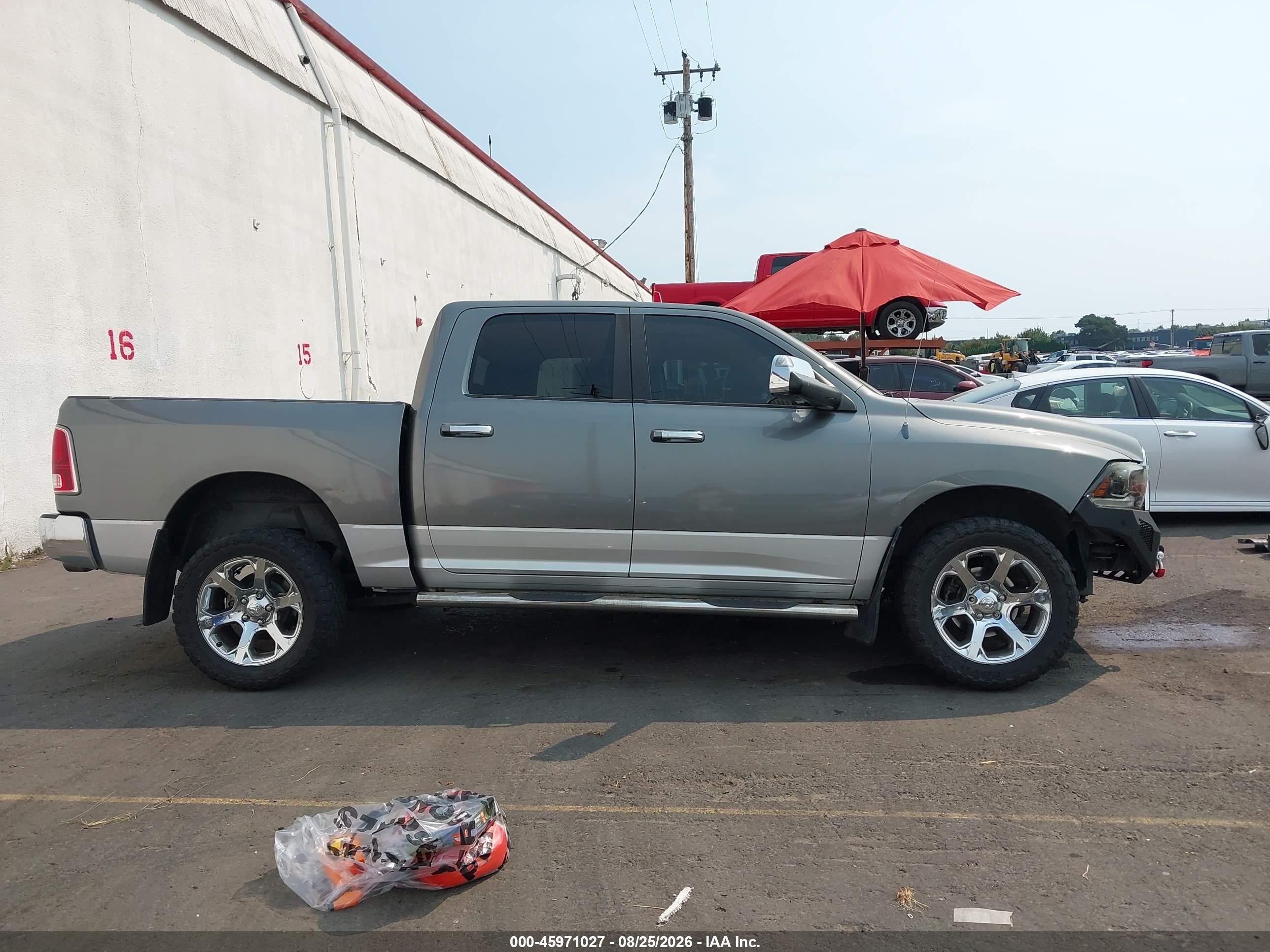 2013 Ram 1500 Laramie Gray vin: 1C6RR7NT1DS580370