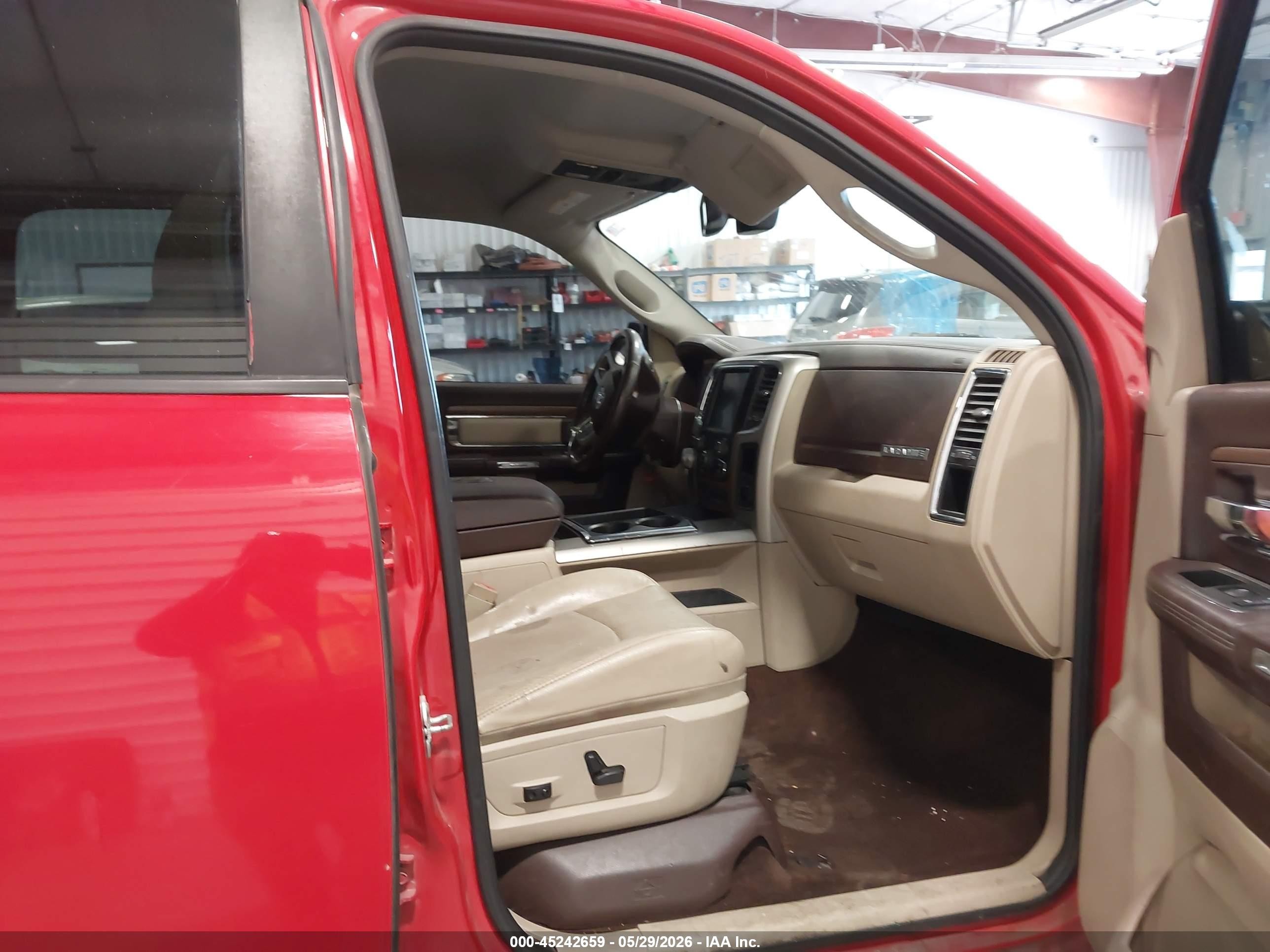2014 Ram 1500 Laramie Red vin: 1C6RR7NT1ES445889