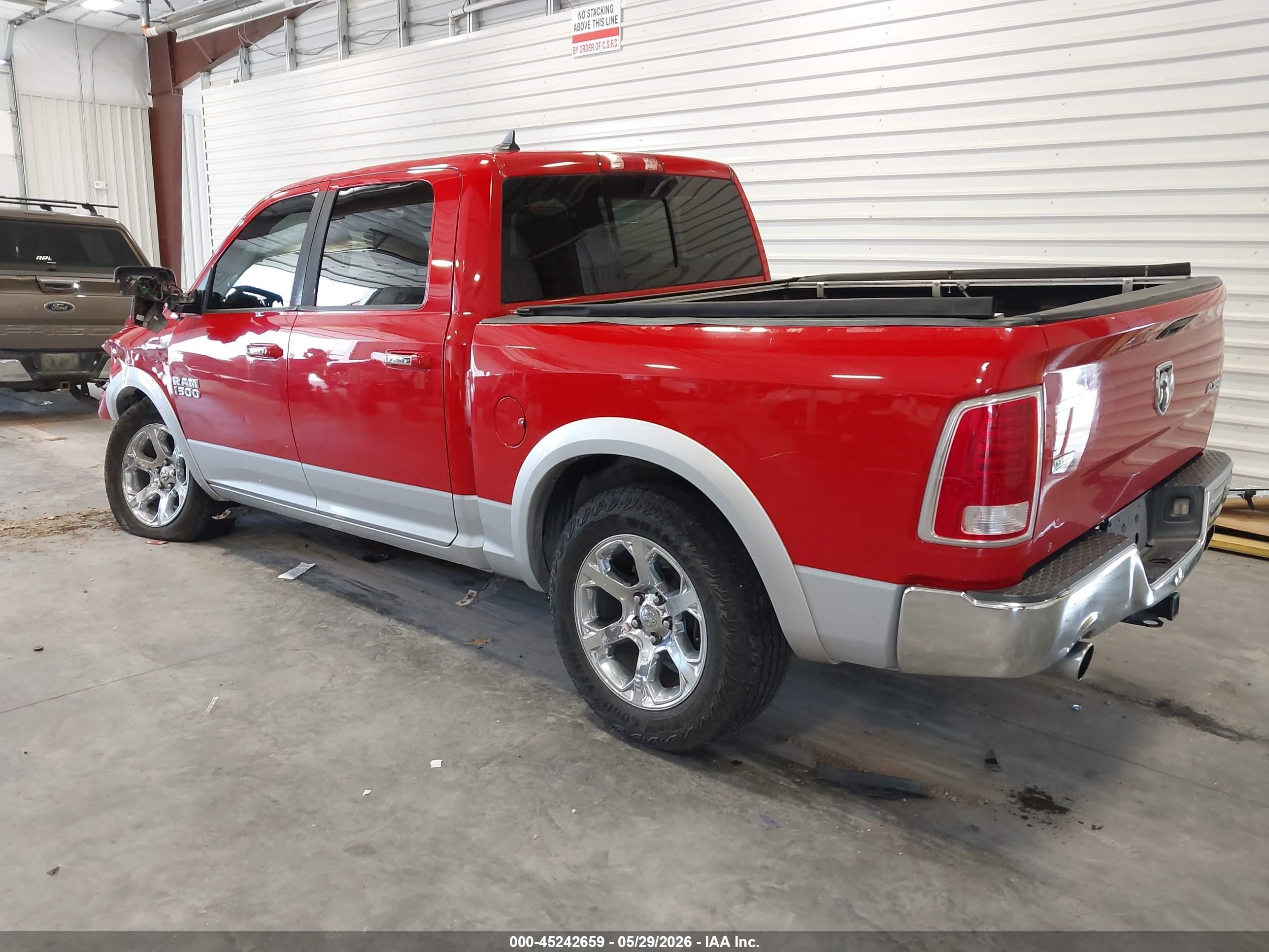 2014 Ram 1500 Laramie Red vin: 1C6RR7NT1ES445889