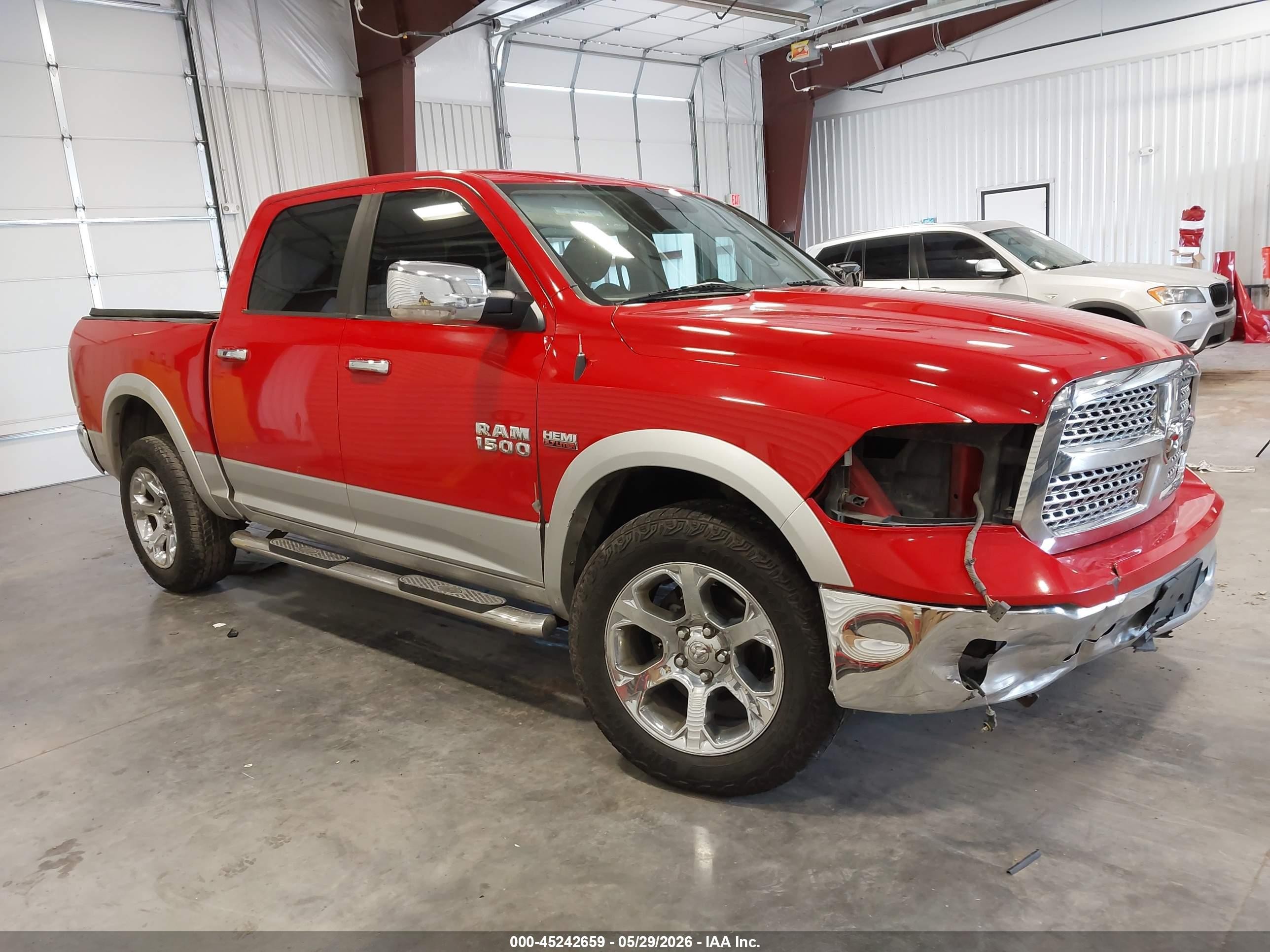 2014 Ram 1500 Laramie Red vin: 1C6RR7NT1ES445889