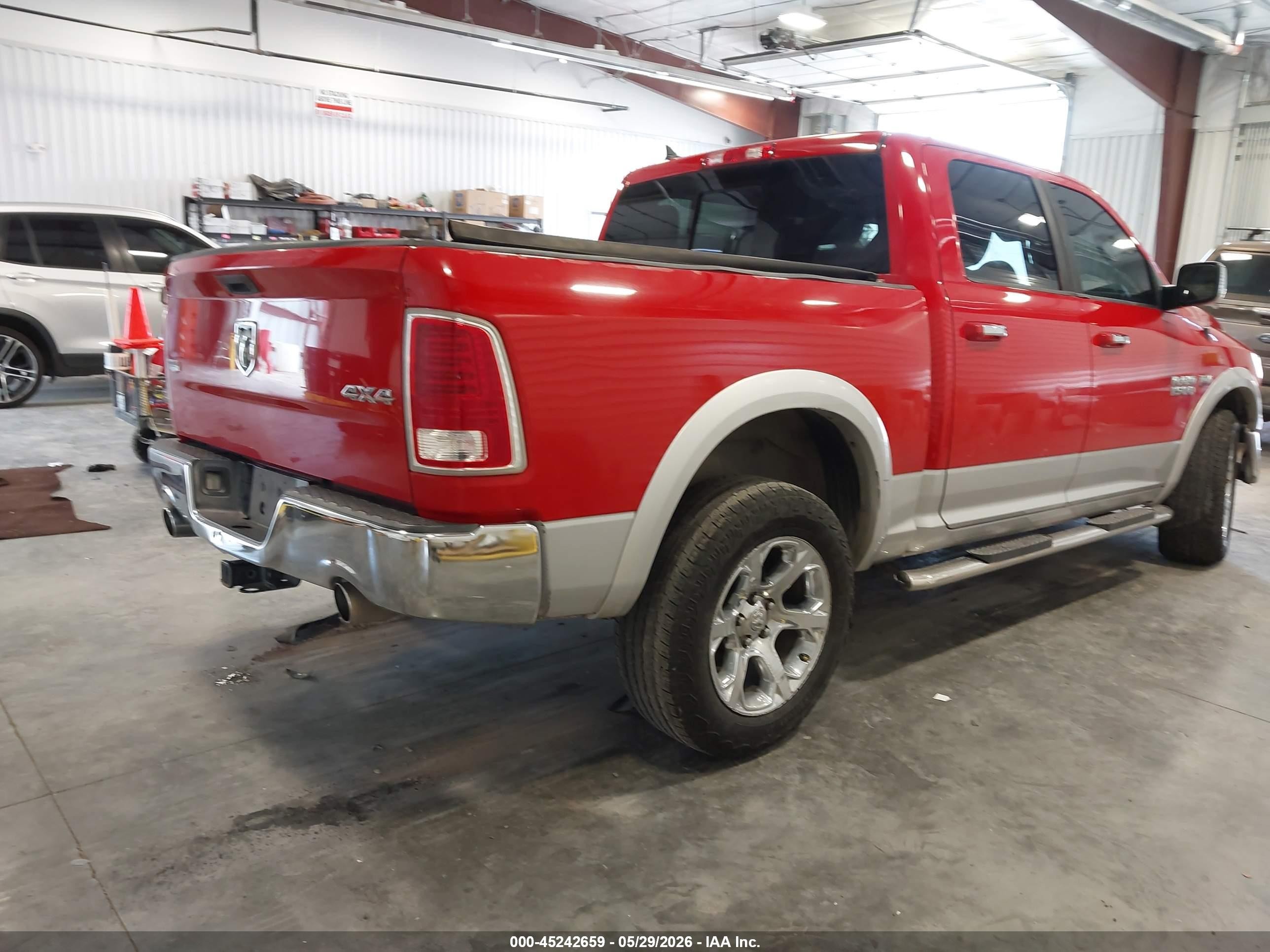 2014 Ram 1500 Laramie Red vin: 1C6RR7NT1ES445889