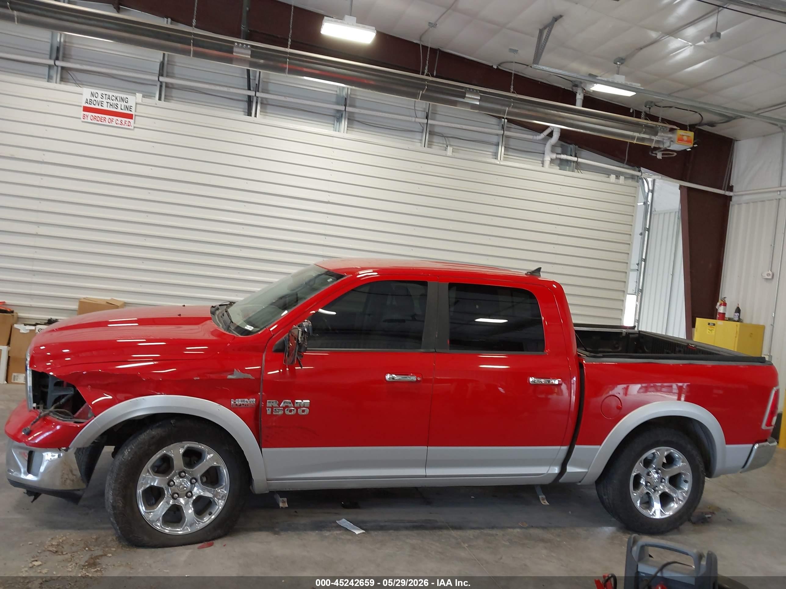 2014 Ram 1500 Laramie Red vin: 1C6RR7NT1ES445889