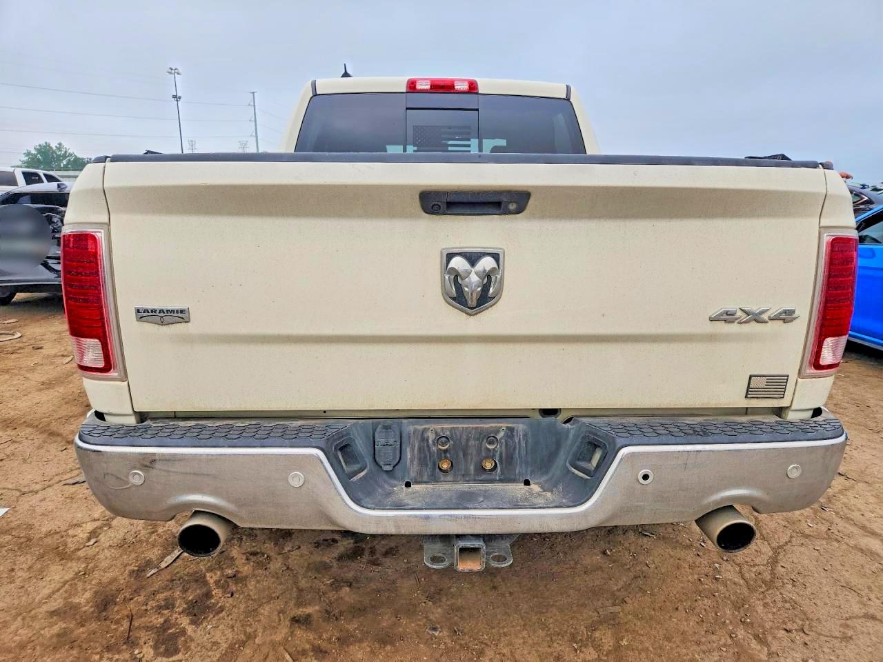2017 Ram 1500 Laramie White vin: 1C6RR7NT1HS500040