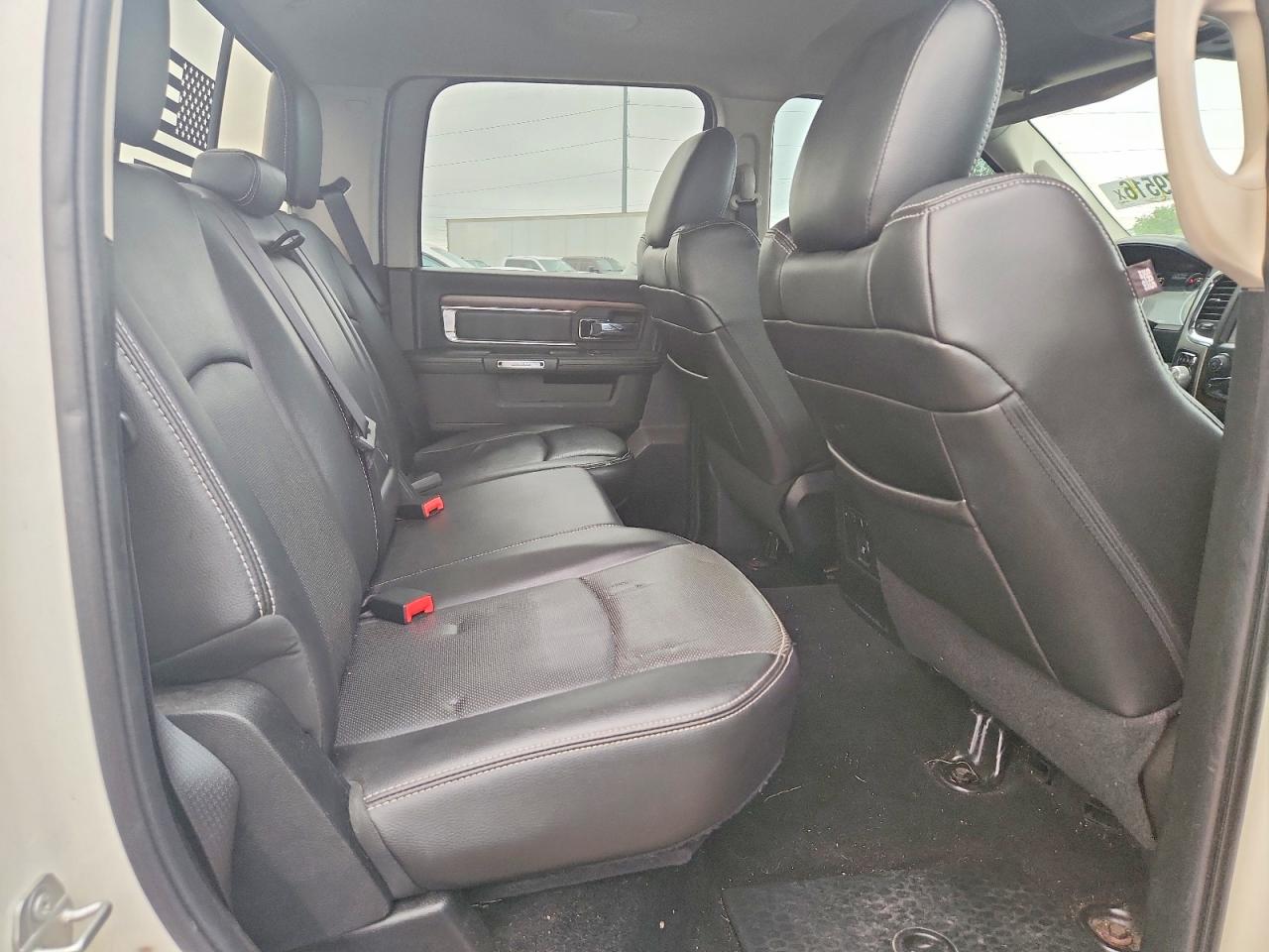 2017 Ram 1500 Laramie White vin: 1C6RR7NT1HS500040
