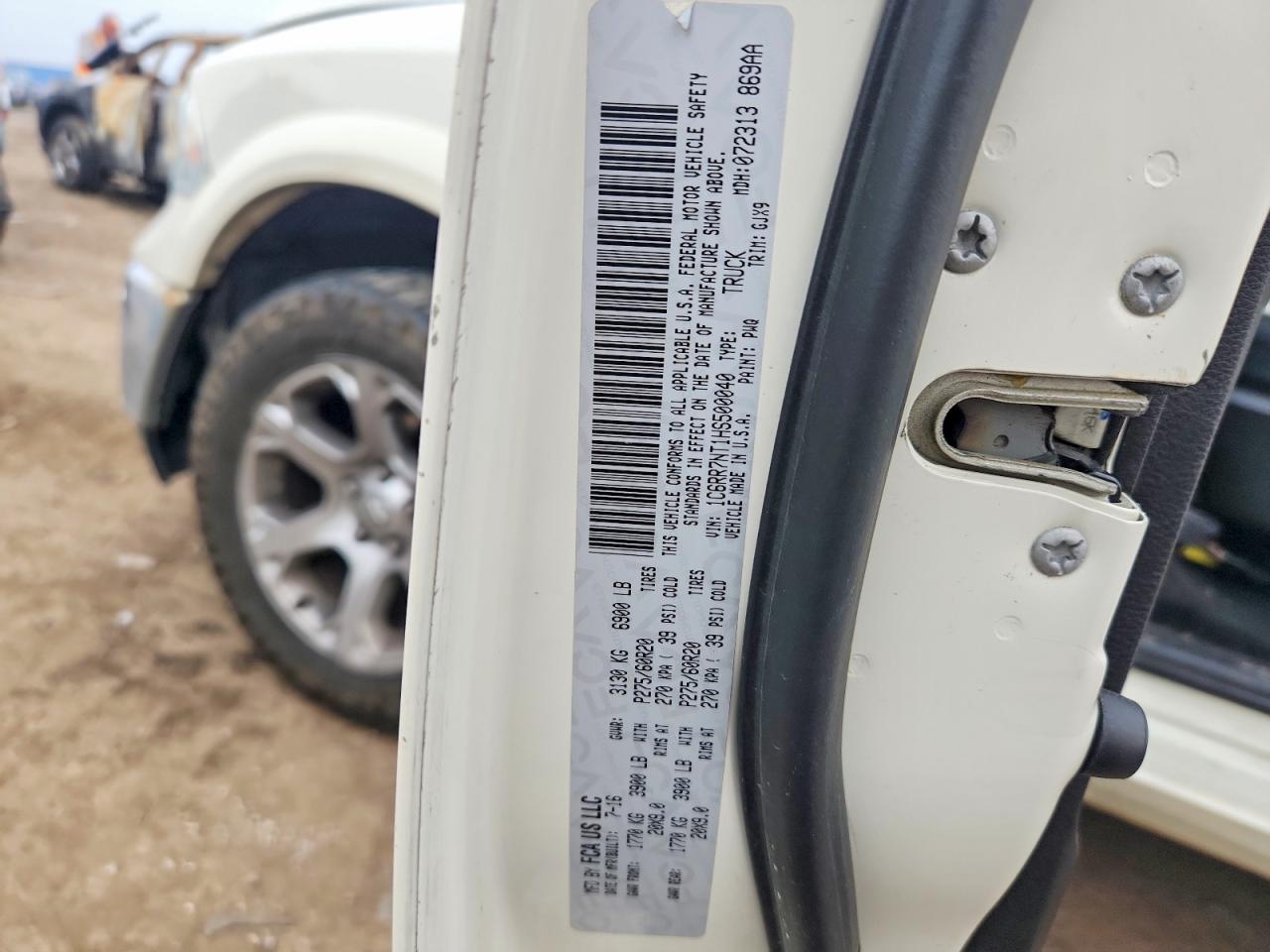 2017 Ram 1500 Laramie White vin: 1C6RR7NT1HS500040