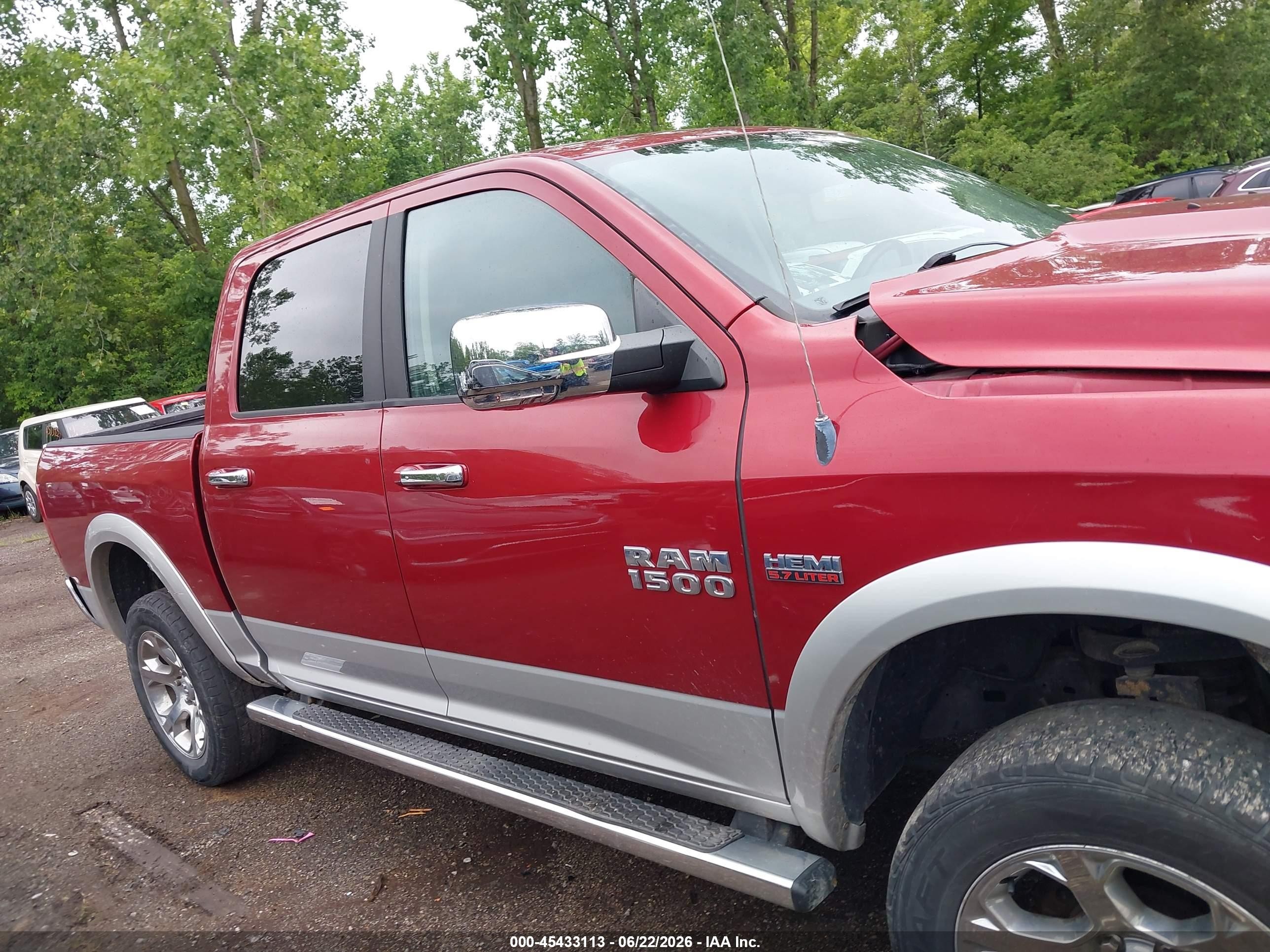 2013 Ram 1500 Laramie Red vin: 1C6RR7NT2DS668263