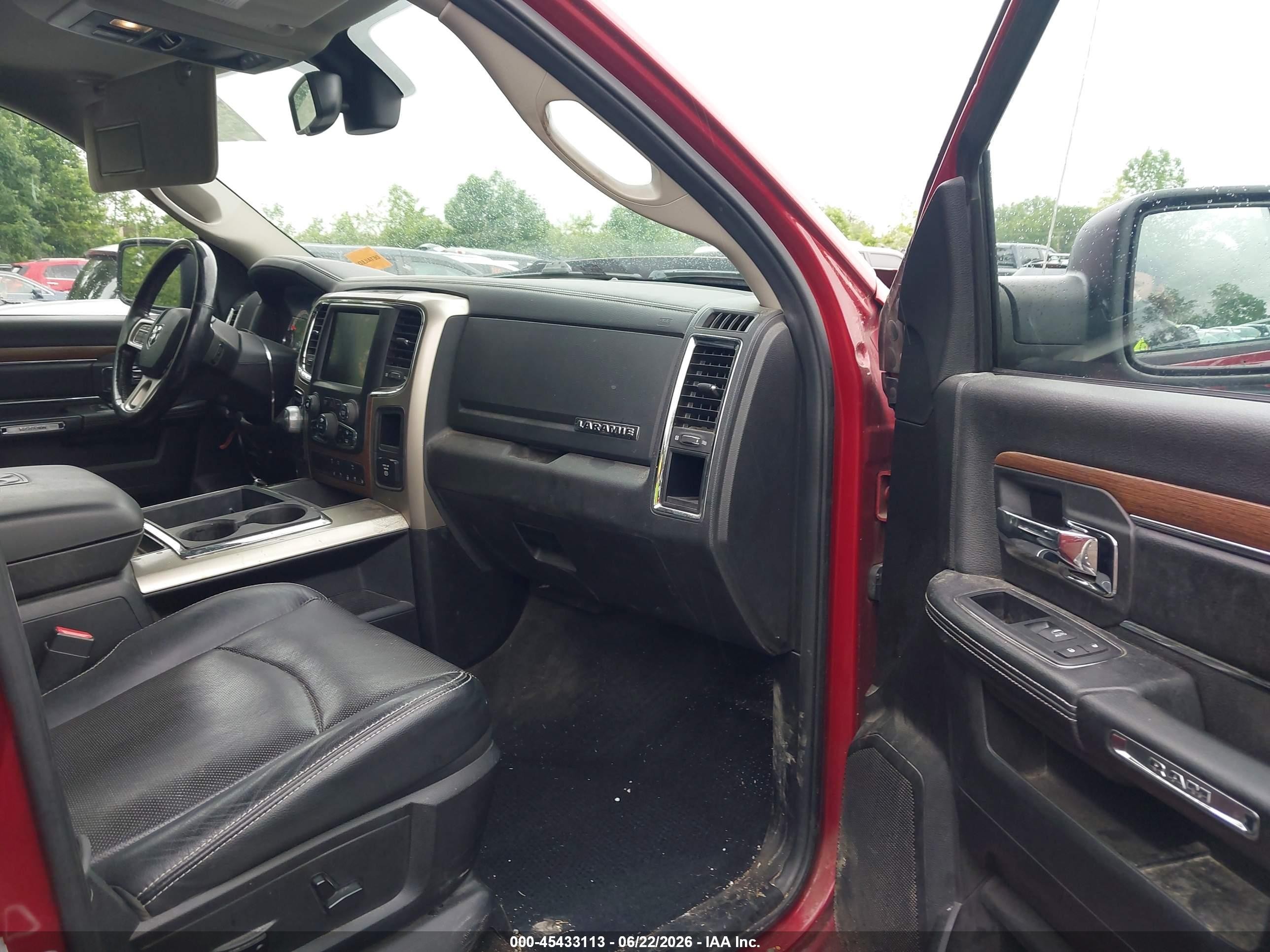 2013 Ram 1500 Laramie Red vin: 1C6RR7NT2DS668263