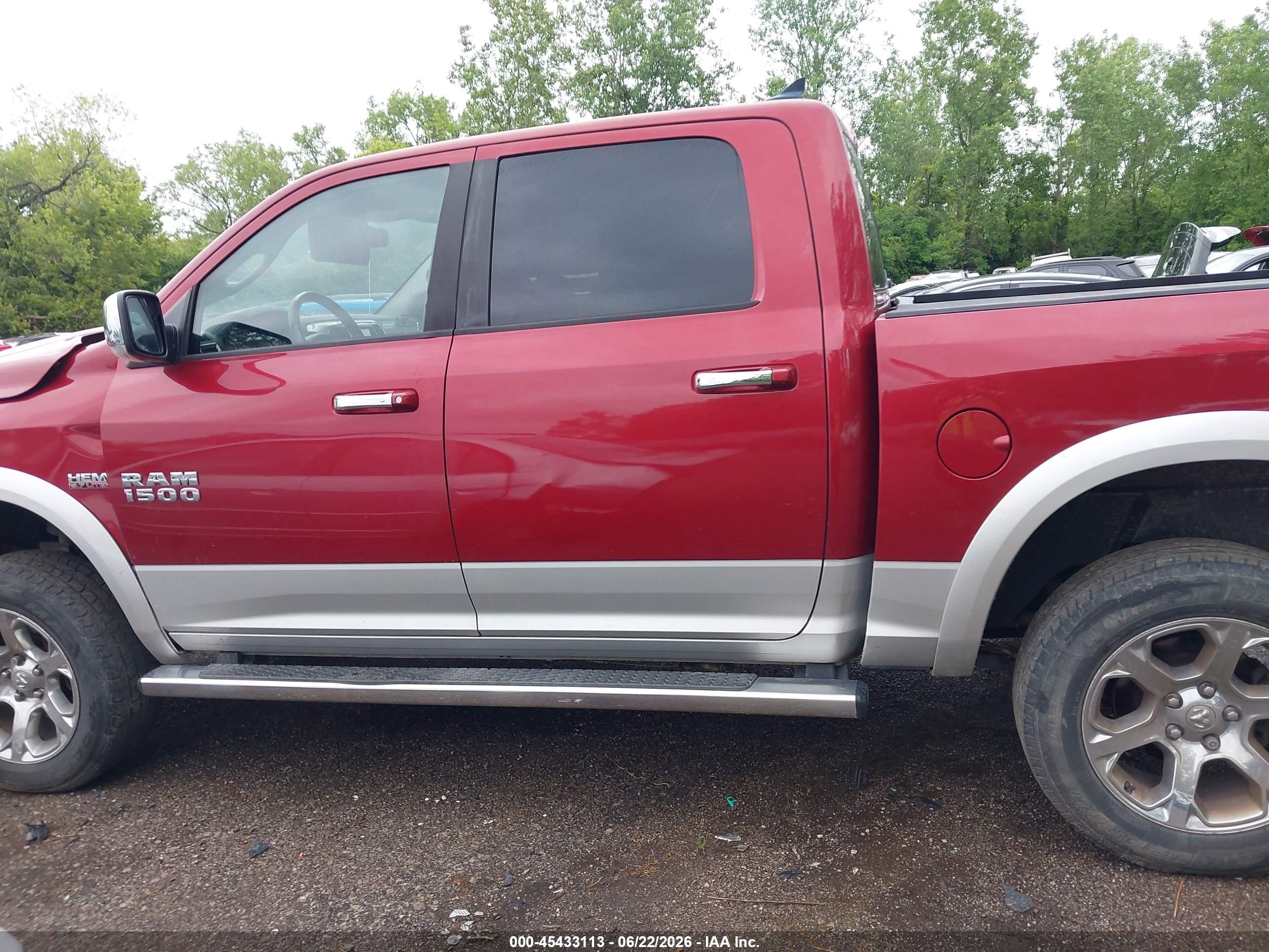 2013 Ram 1500 Laramie Red vin: 1C6RR7NT2DS668263