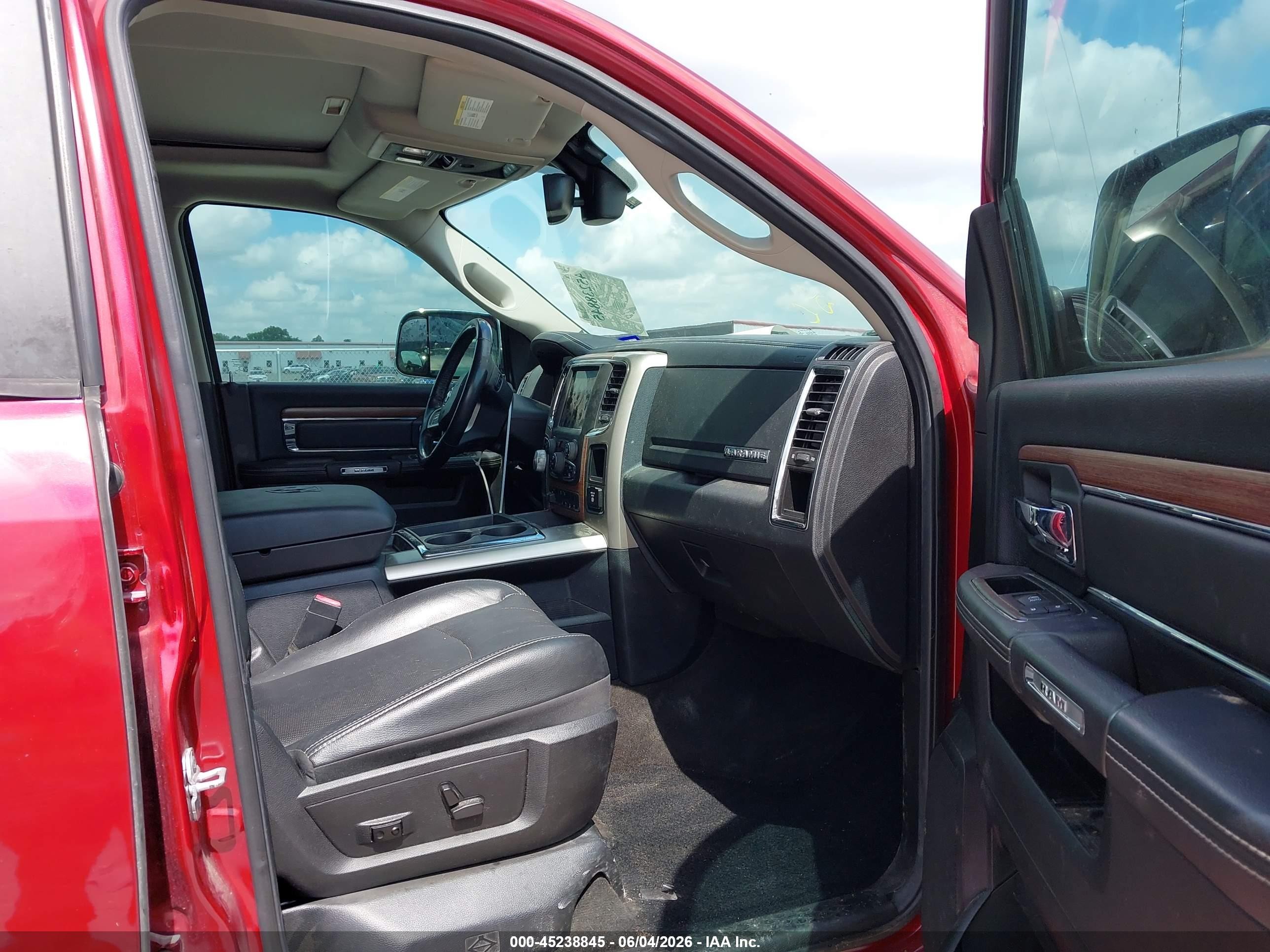 2014 Ram 1500 Laramie Red vin: 1C6RR7NT2ES126064