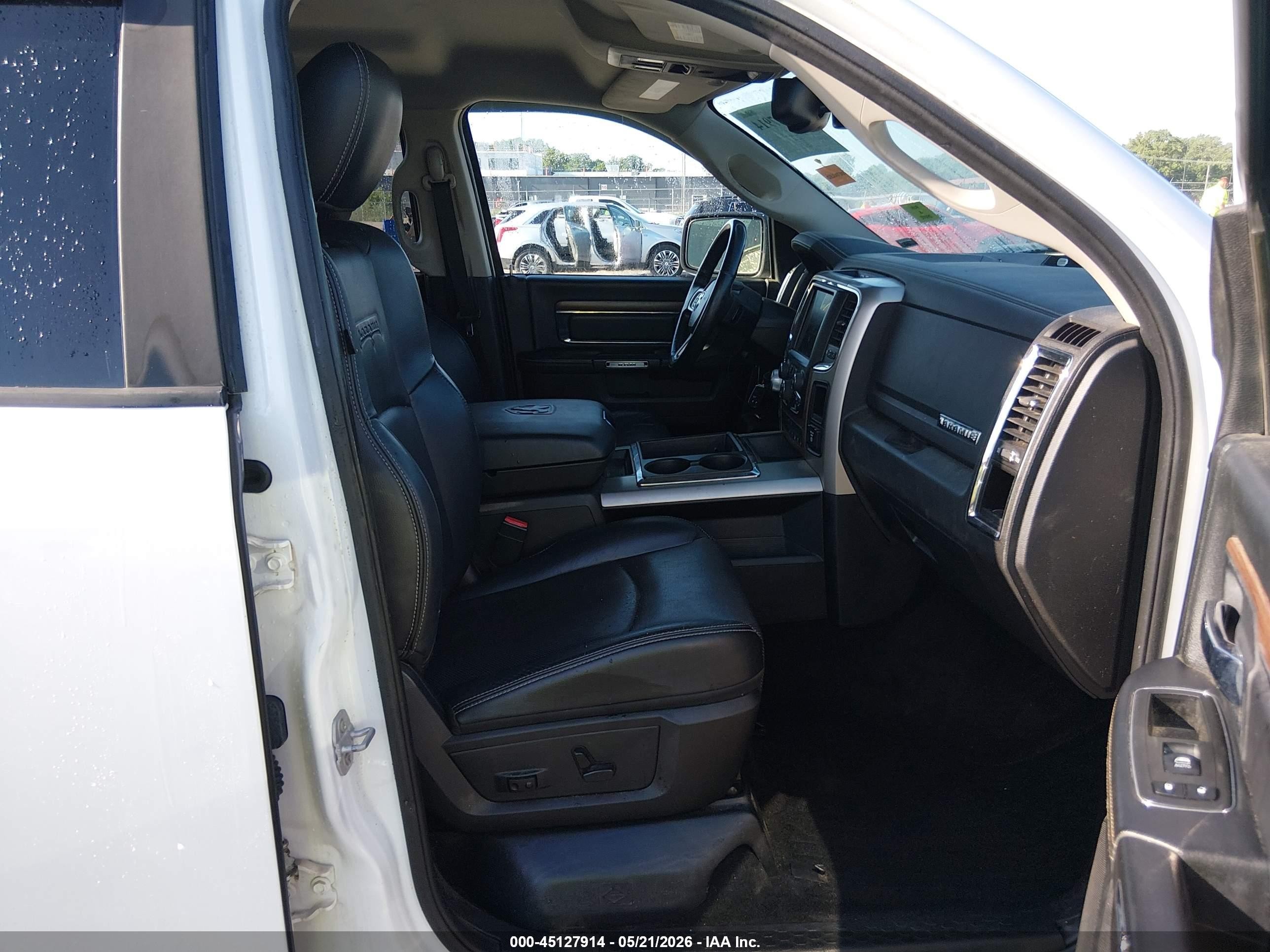 2014 Ram 1500 Laramie White vin: 1C6RR7NT2ES412156