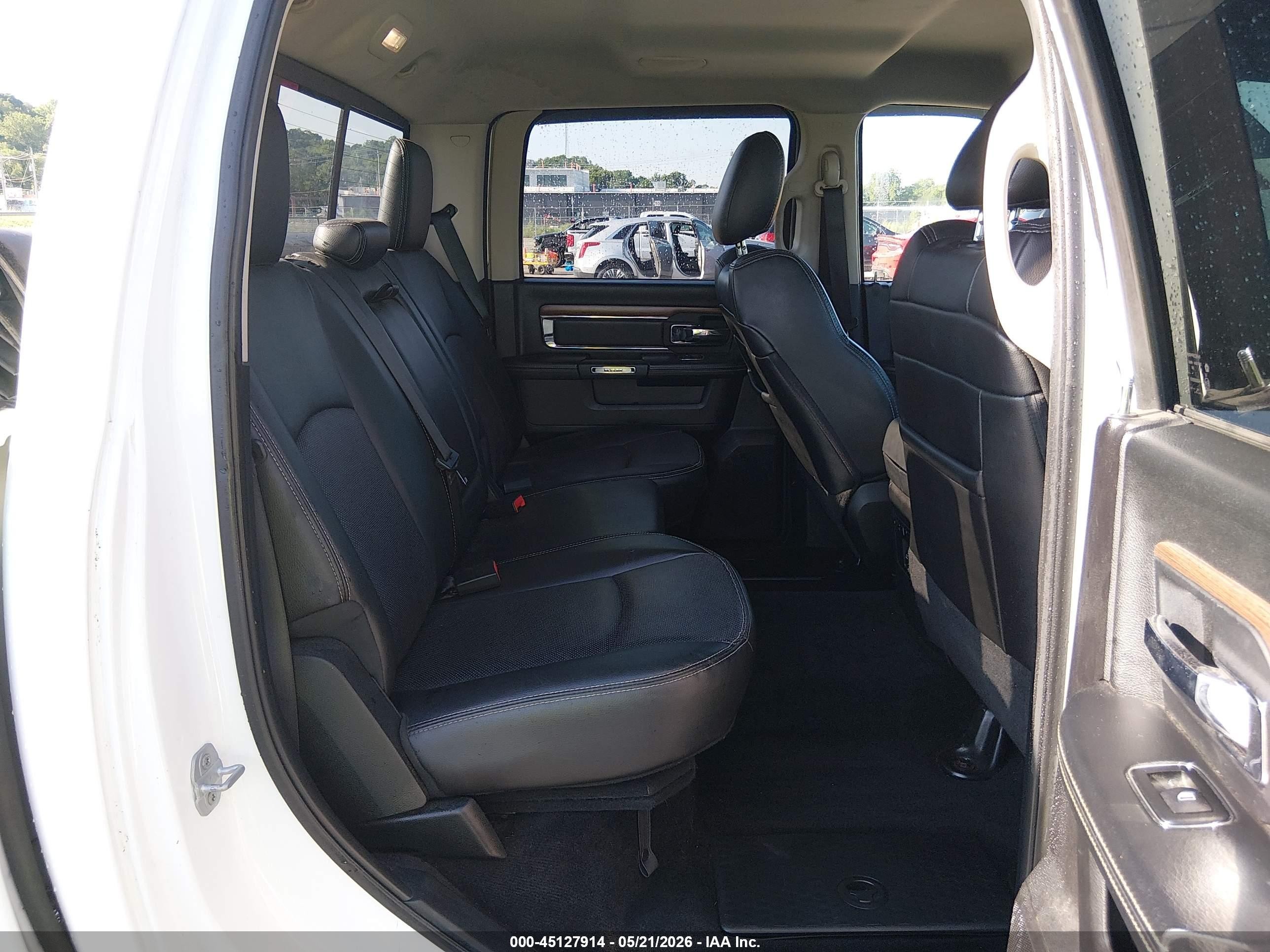 2014 Ram 1500 Laramie White vin: 1C6RR7NT2ES412156