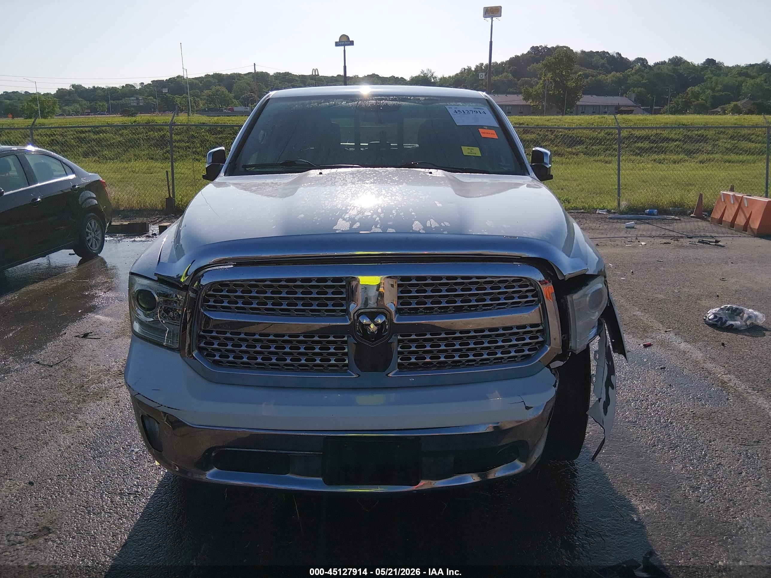 2014 Ram 1500 Laramie White vin: 1C6RR7NT2ES412156